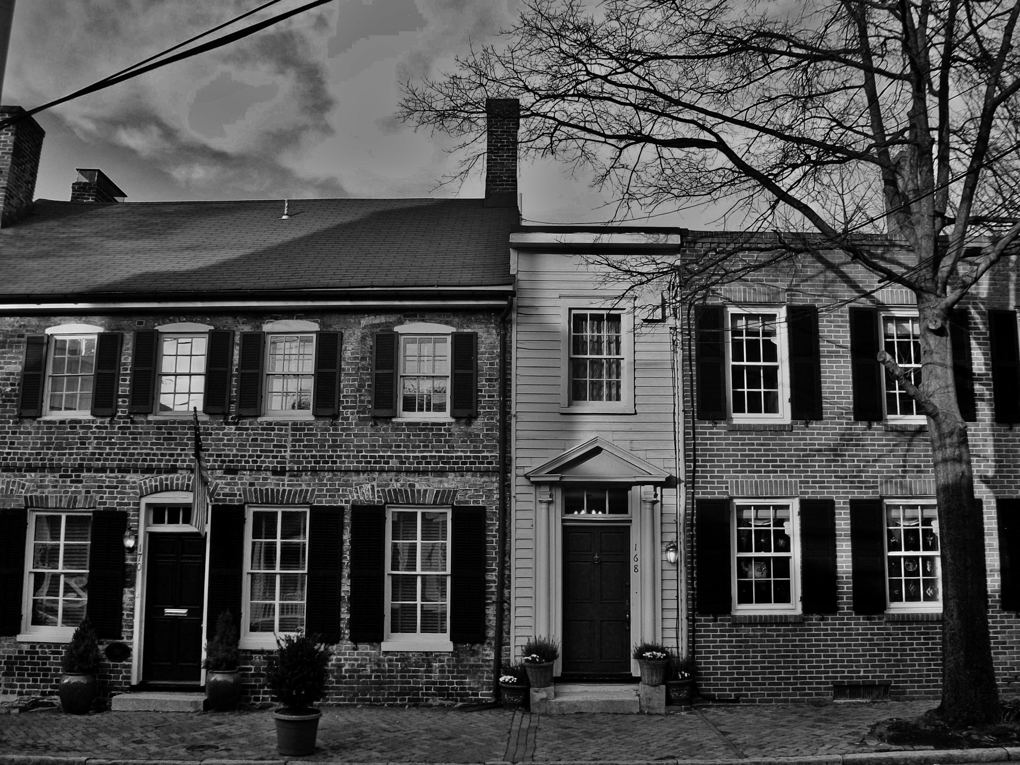Kodak EASYSHARE M1063 DIGITAL CAMERA sample photo. Black & white rowhouses photography