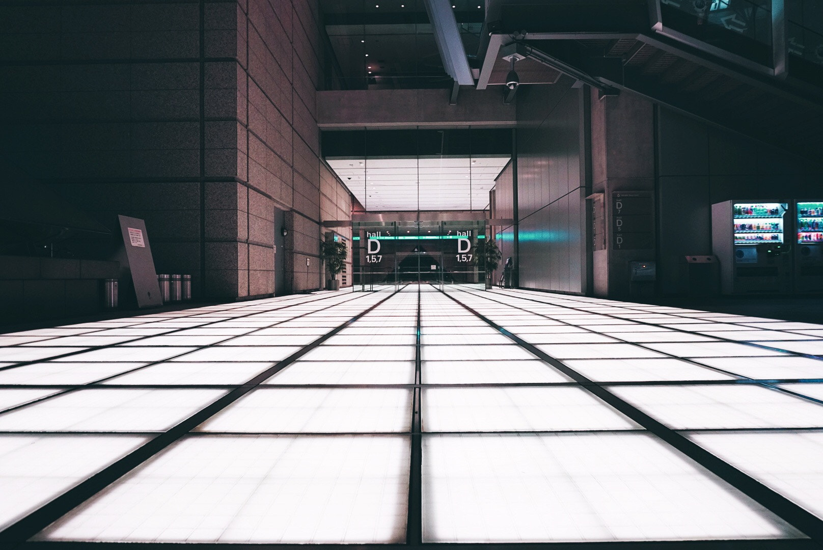 Sony a6300 + Sony E 18-50mm F4-5.6 sample photo. Tokyo international forum. photography