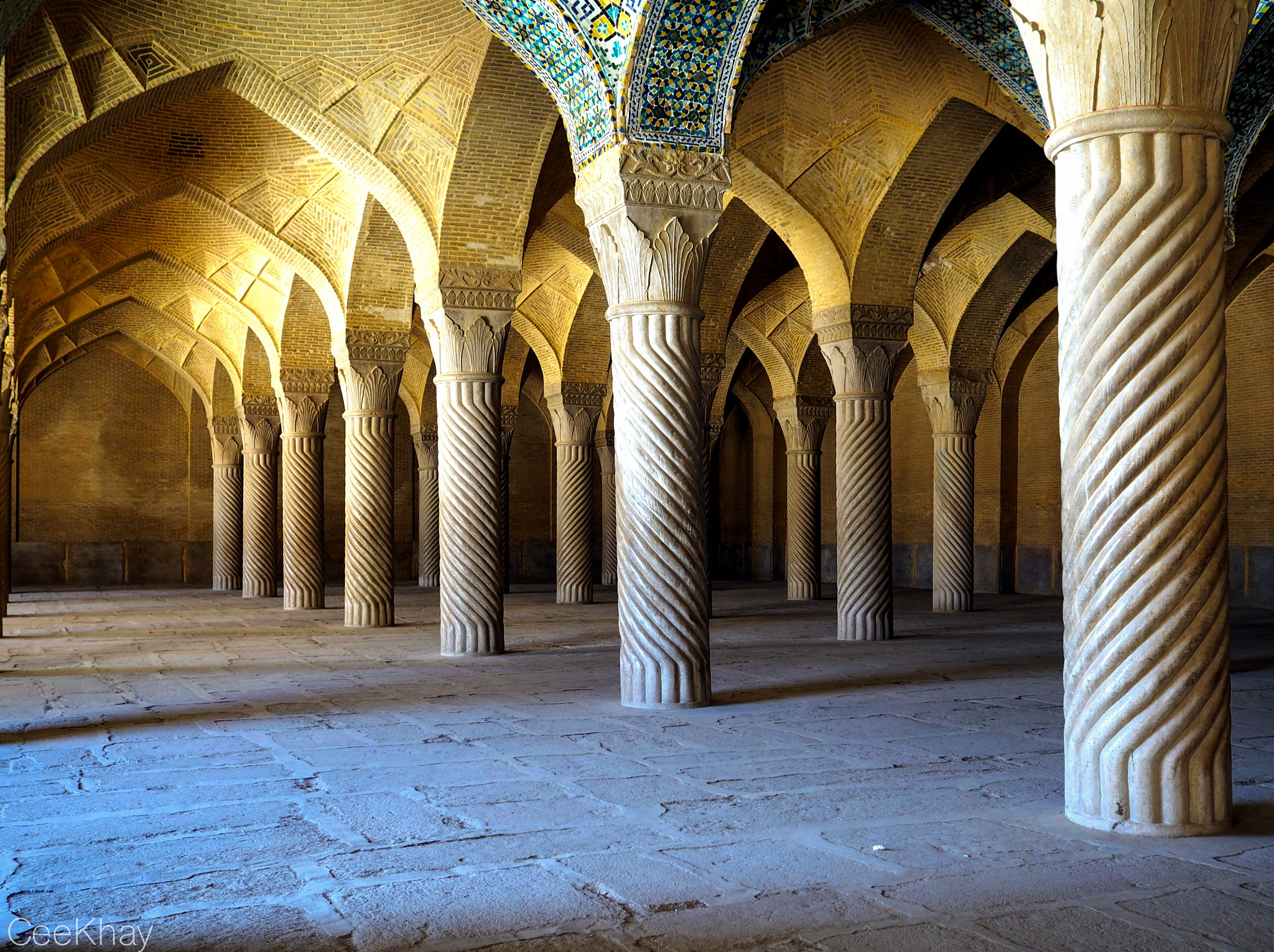 Olympus OM-D E-M10 + Olympus M.Zuiko Digital 17mm F1.8 sample photo. Vakil mosque, shiraz photography