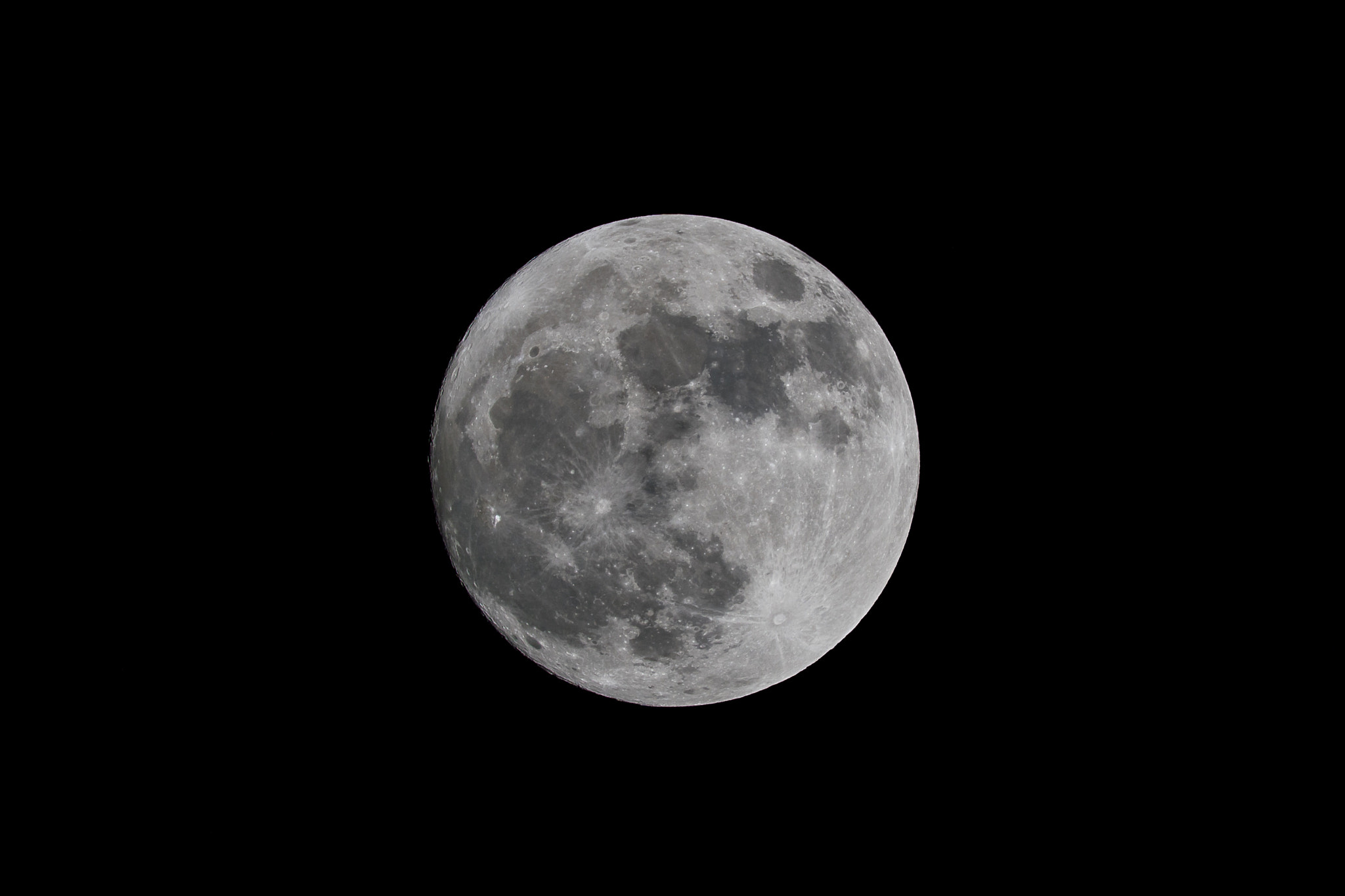 Sony ILCA-77M2 + Tamron SP 150-600mm F5-6.3 Di VC USD sample photo. Super moon photography