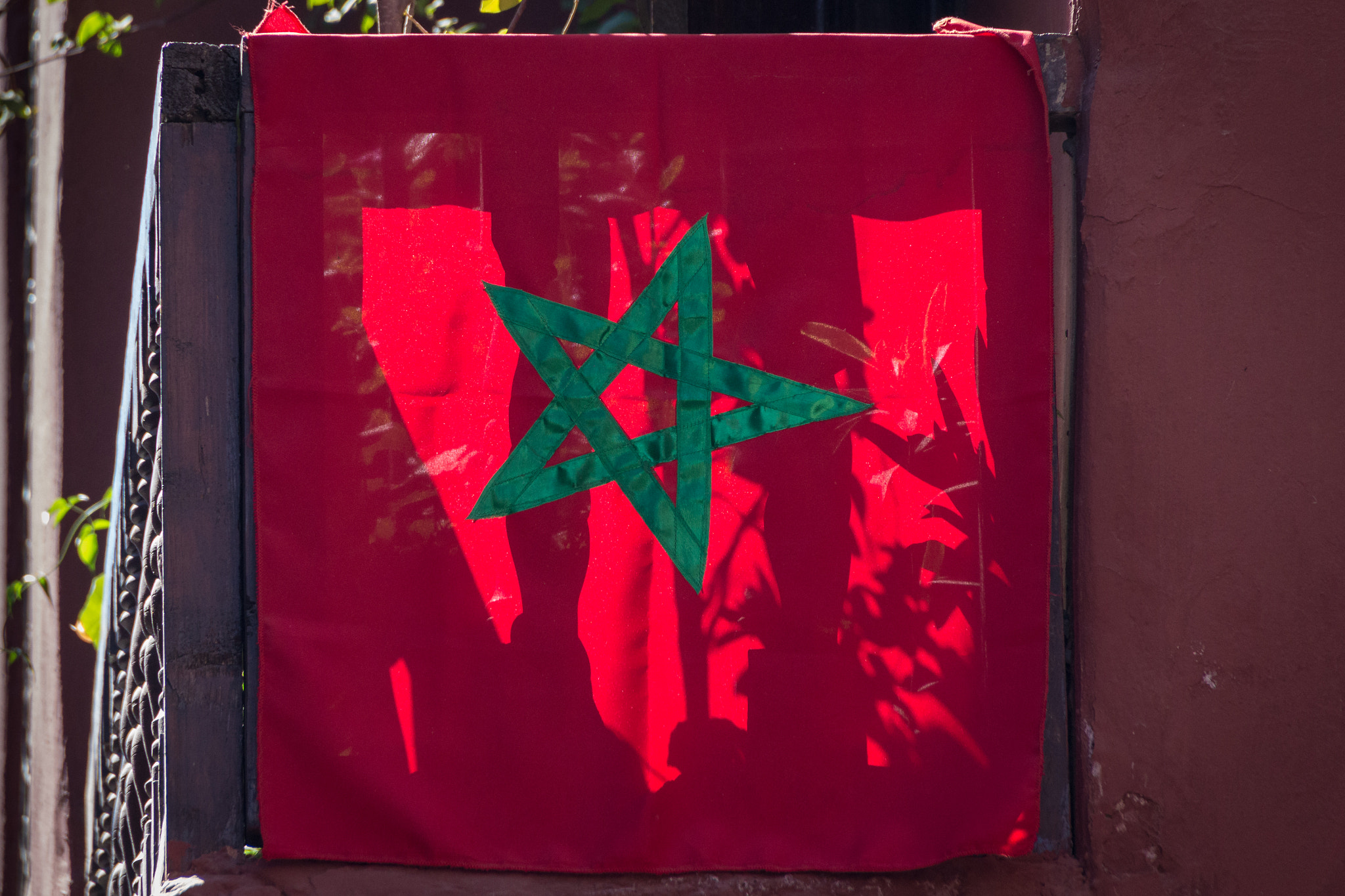 Canon EOS 650D (EOS Rebel T4i / EOS Kiss X6i) + Tamron AF 18-270mm F3.5-6.3 Di II VC LD Aspherical (IF) MACRO sample photo. Morocco flag photography