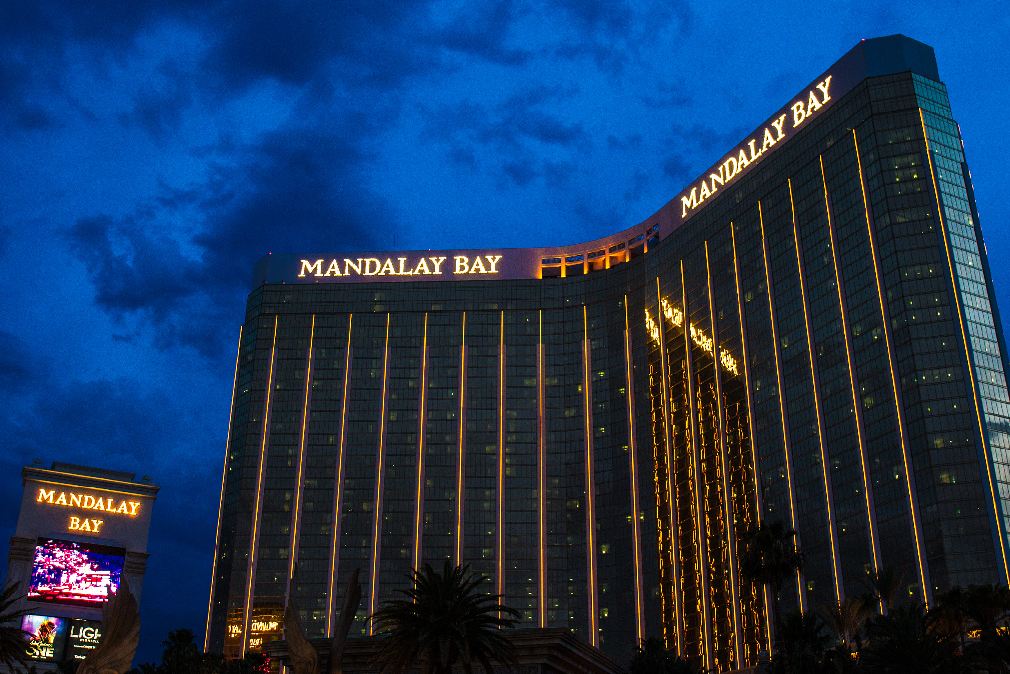 Canon EF 24-70mm F4L IS USM sample photo. Mandalay bay photography