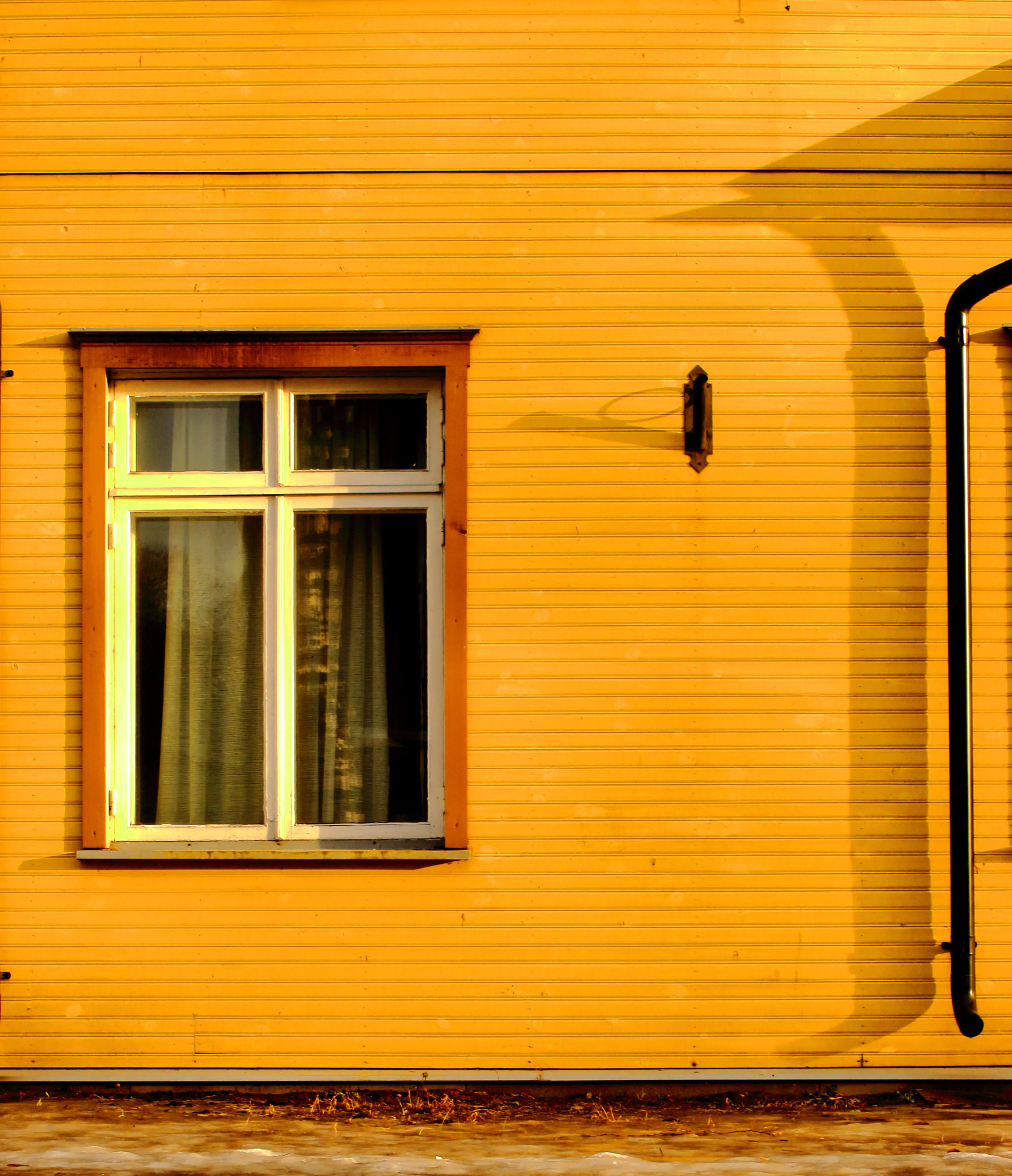 Canon EOS 700D (EOS Rebel T5i / EOS Kiss X7i) + Canon EF 35mm F2 sample photo. Estonian house photography