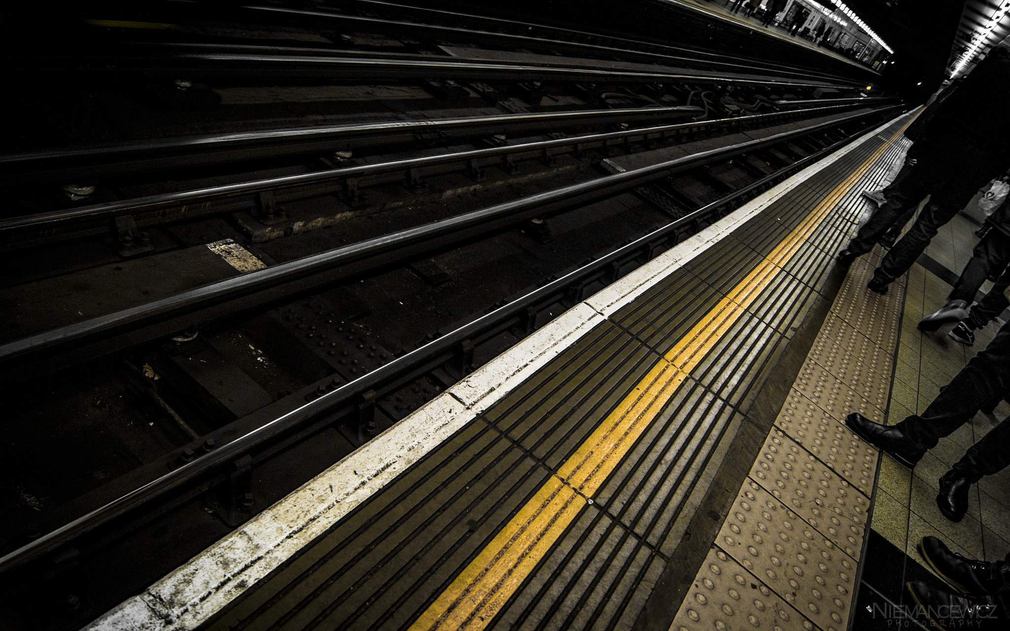 Sony Alpha DSLR-A500 + Sony DT 18-55mm F3.5-5.6 SAM sample photo. Mind the gap between the train and the platform photography