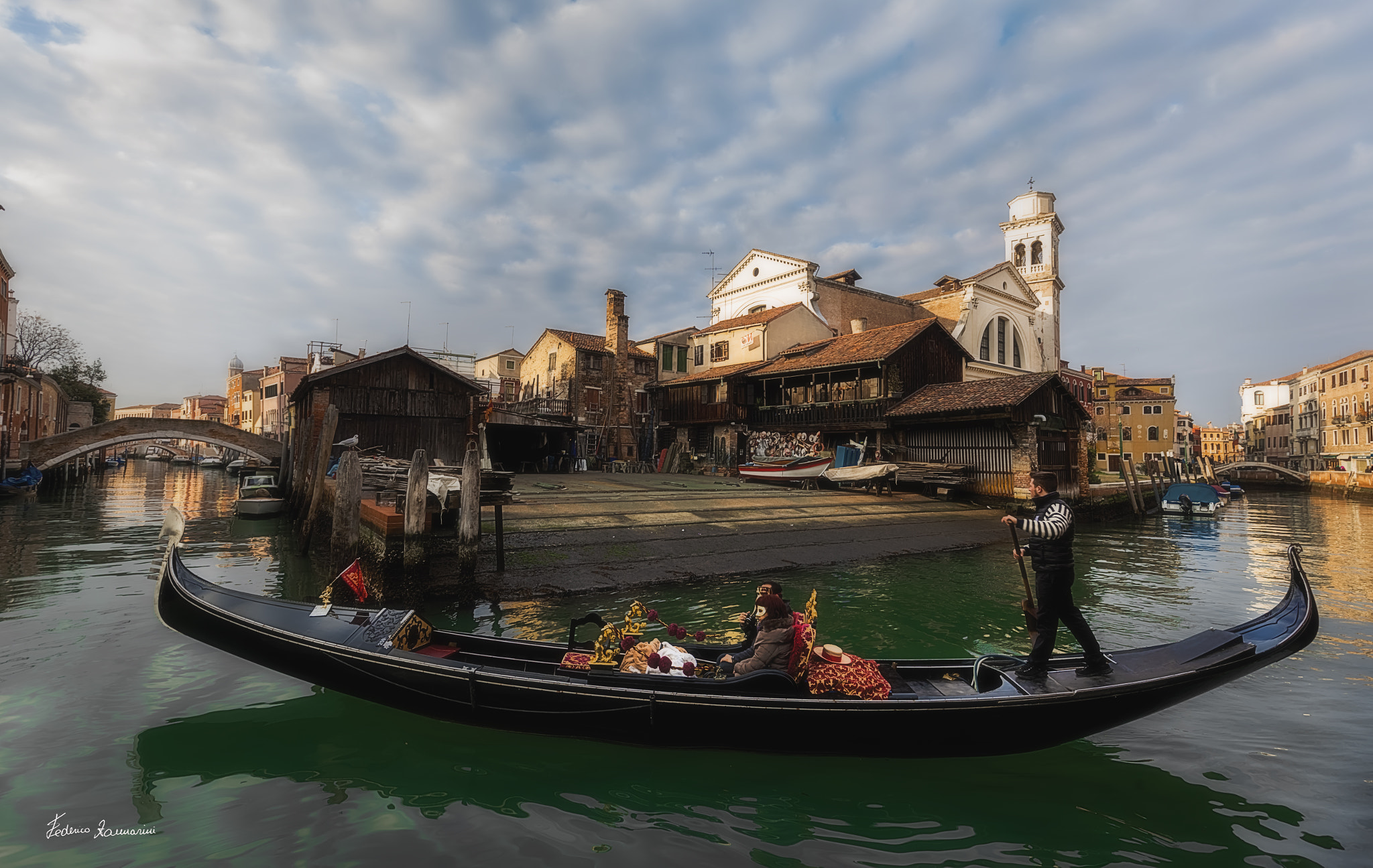 Canon EF 16-35mm F4L IS USM sample photo. Scorci veneziani.... squero di san trovaso photography