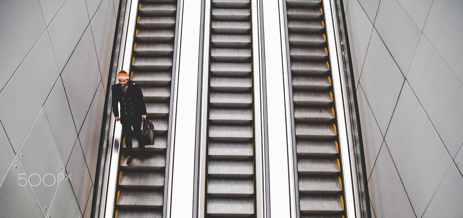 Canon EOS 7D + Canon TS-E 90mm F2.8 Tilt-Shift sample photo. One man escalator photography