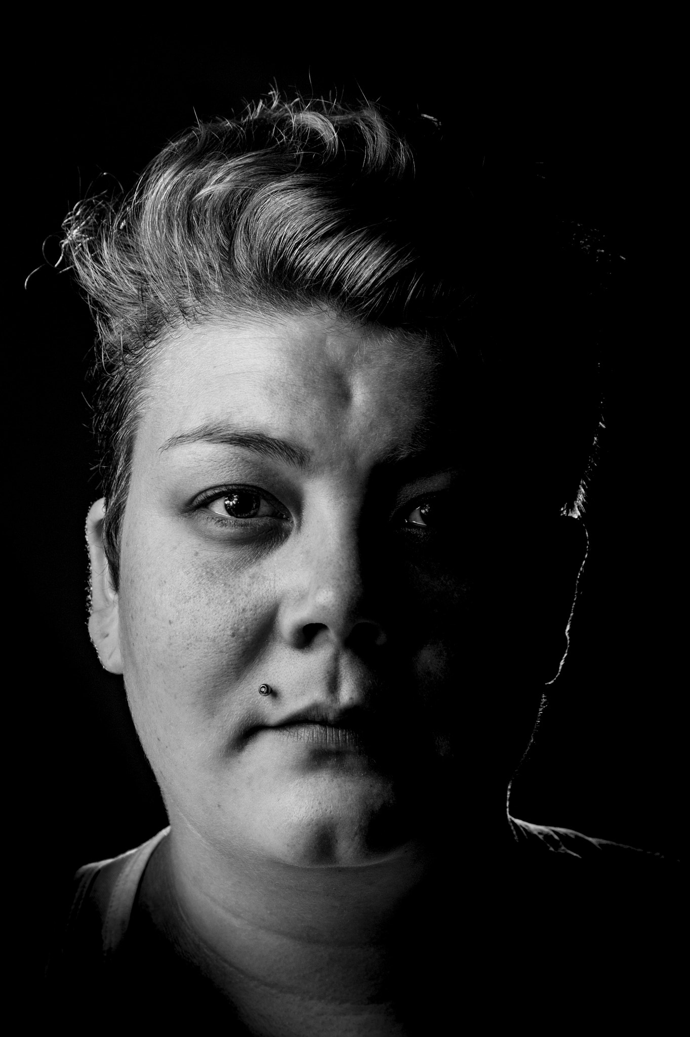 AF Zoom-Nikkor 28-105mm f/3.5-4.5D IF sample photo. Black and white wife photography