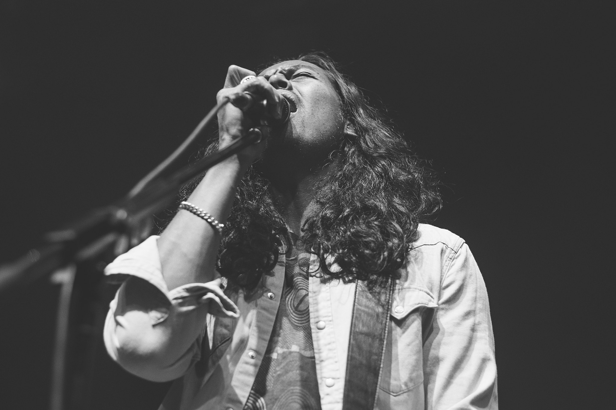 Nikon D3300 + Nikon AF-S Nikkor 50mm F1.4G sample photo. Dougy mandagi from the temper trap pefrorming at vilnius, lithuania. 2017. photography