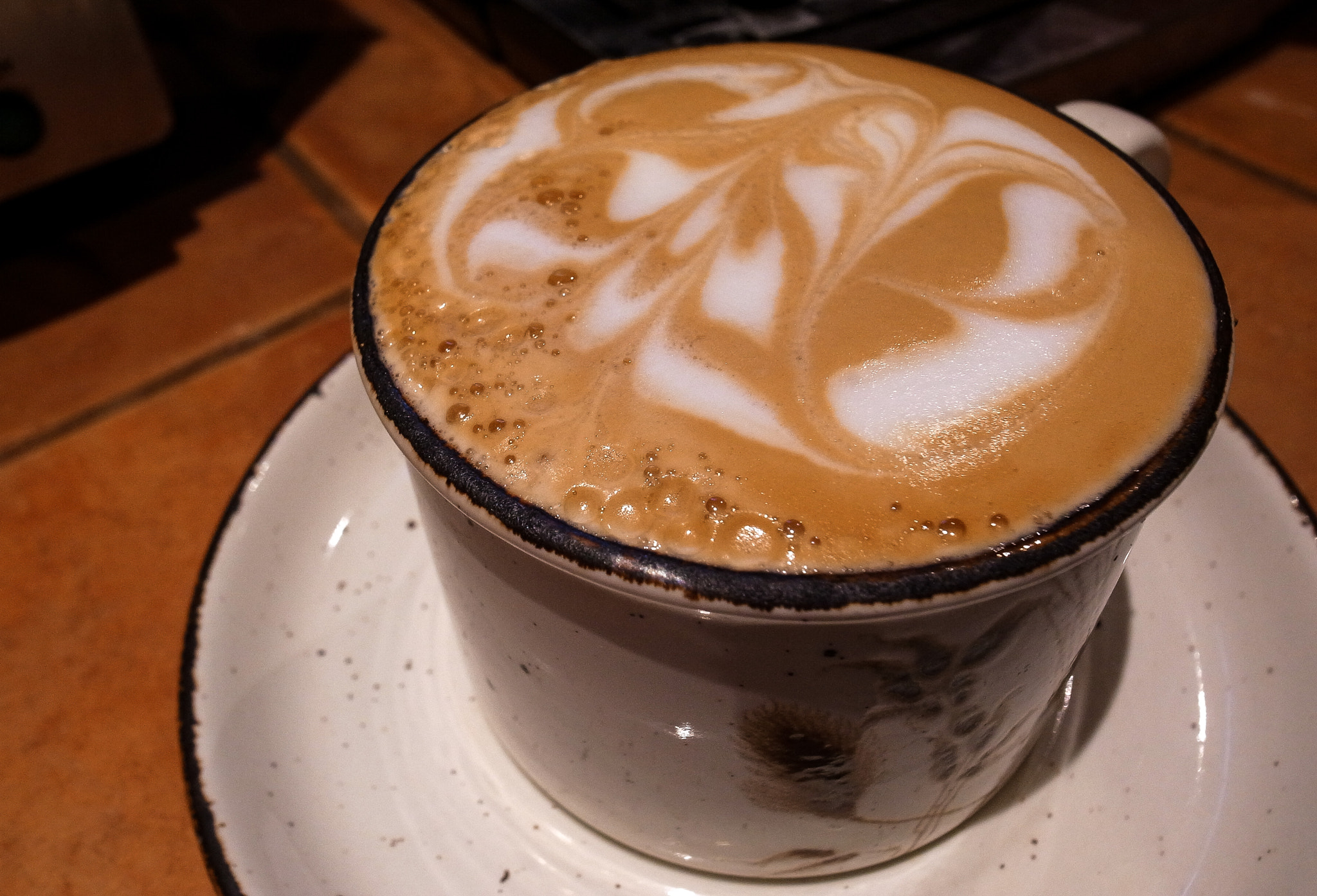 RICOH GR LENS sample photo. Frothy latte photography