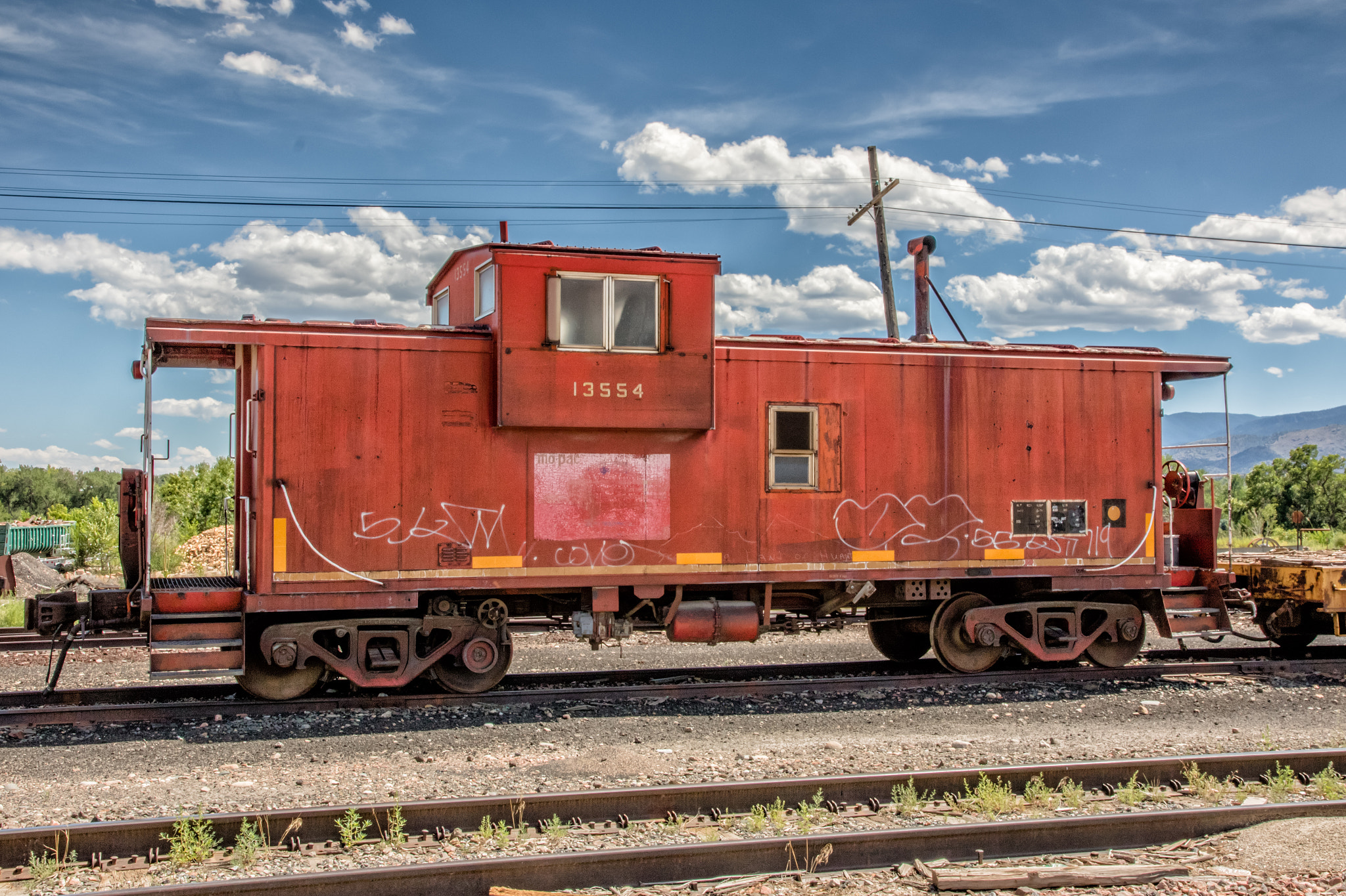 Canon EOS 7D Mark II + Canon EF-S 15-85mm F3.5-5.6 IS USM sample photo. Old caboose along the royal gorge rail line in canon city, co photography