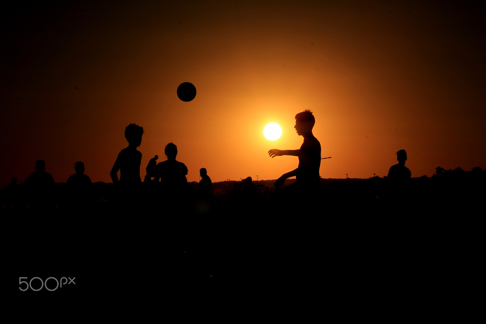 Canon EOS 550D (EOS Rebel T2i / EOS Kiss X4) sample photo. Beach football photography