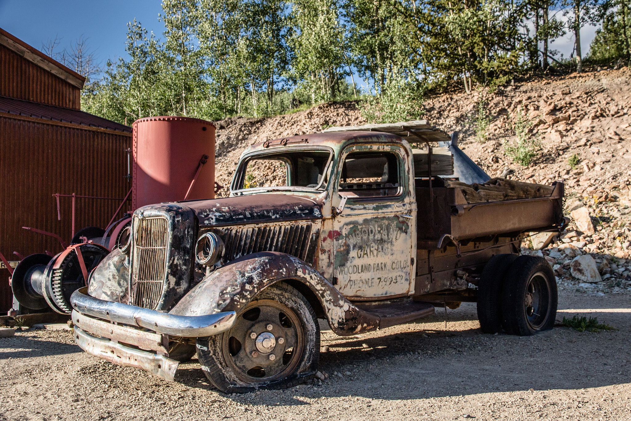 Canon EOS 7D Mark II sample photo. Woodland garage truck in victor, co photography