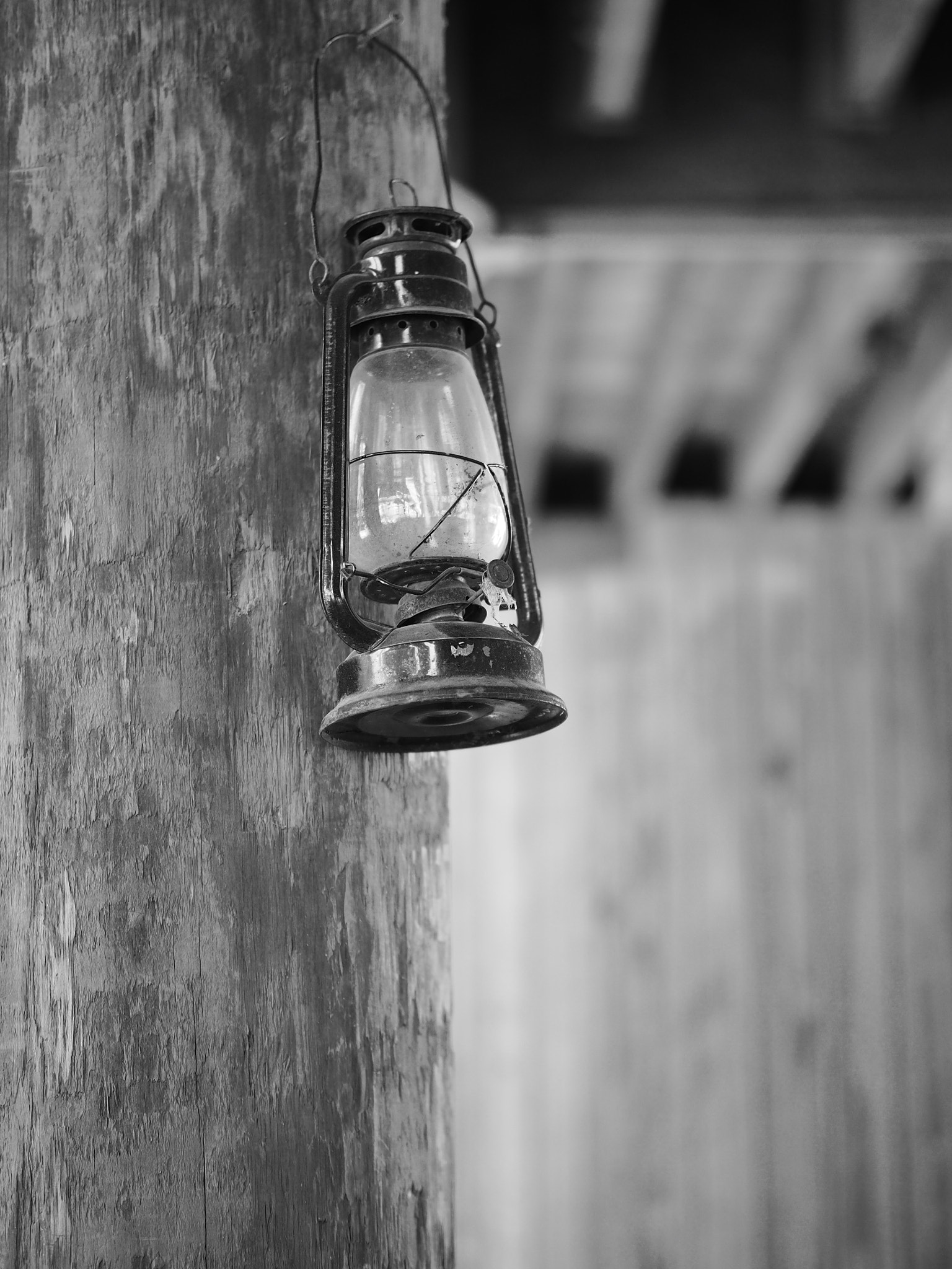 Panasonic Leica DG Nocticron 42.5mm F1.2 ASPH OIS sample photo. Lonely lamp photography