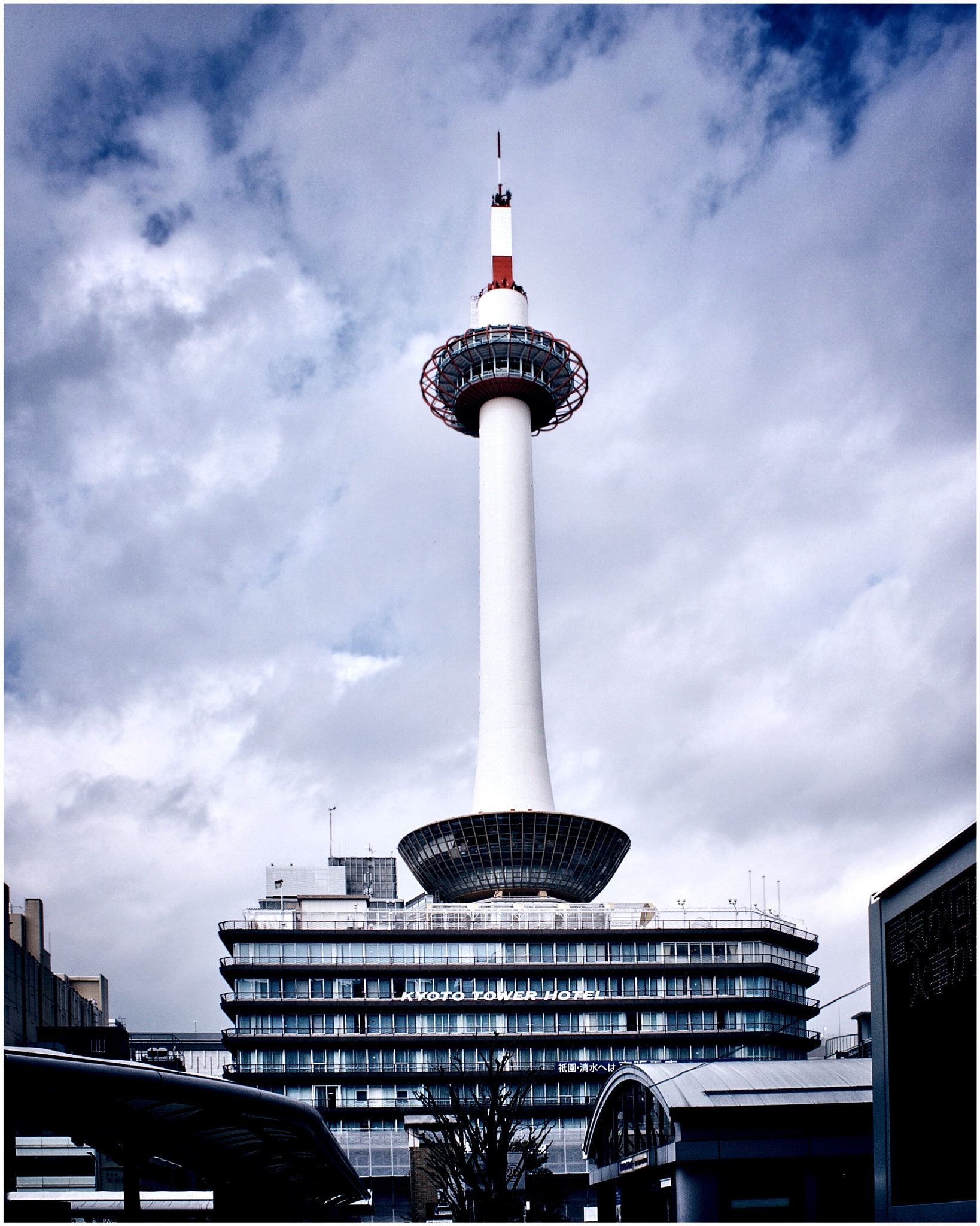 Canon EOS 500D (EOS Rebel T1i / EOS Kiss X3) sample photo. Kyoto tower photography