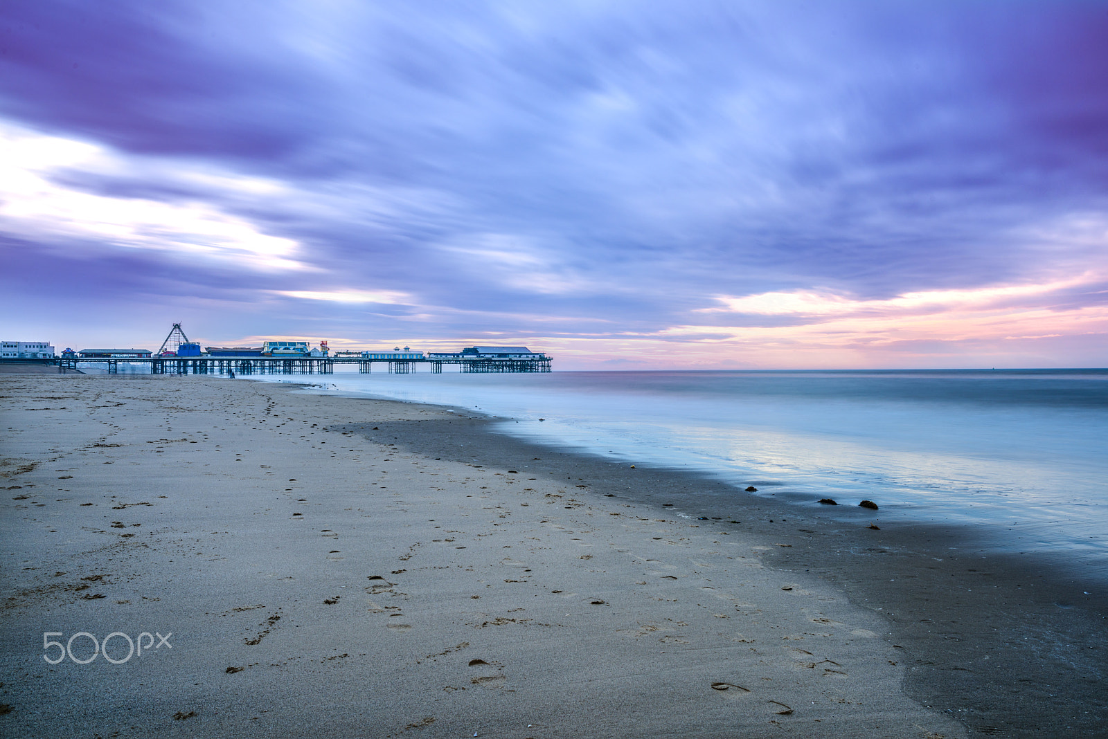 Nikon D810 + Nikon AF-S Nikkor 28mm F1.8G sample photo. Blackpool coast photography