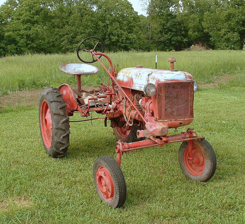 Fujifilm FinePix S3000 sample photo. The old tractor photography
