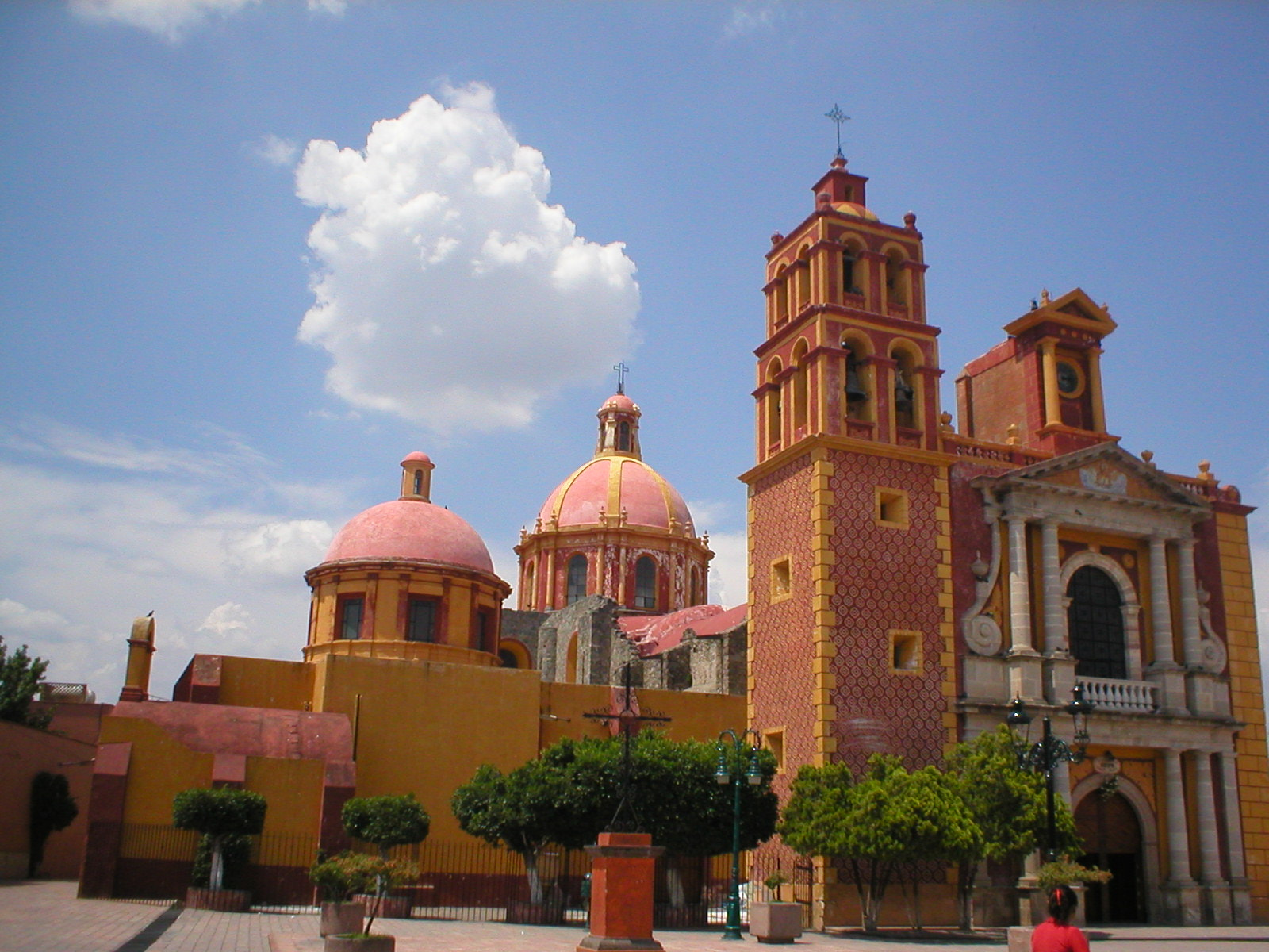 Olympus C120,D380 sample photo. Templo de tequisquiapan photography
