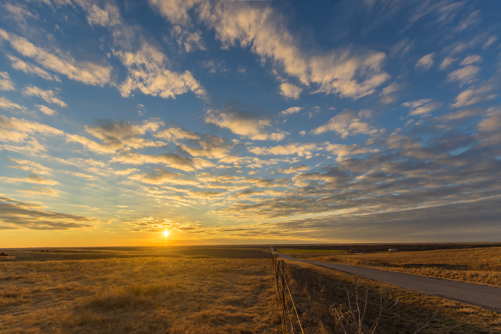 Canon EF 16-35mm F4L IS USM sample photo. Southwest oklahoma sunset photography