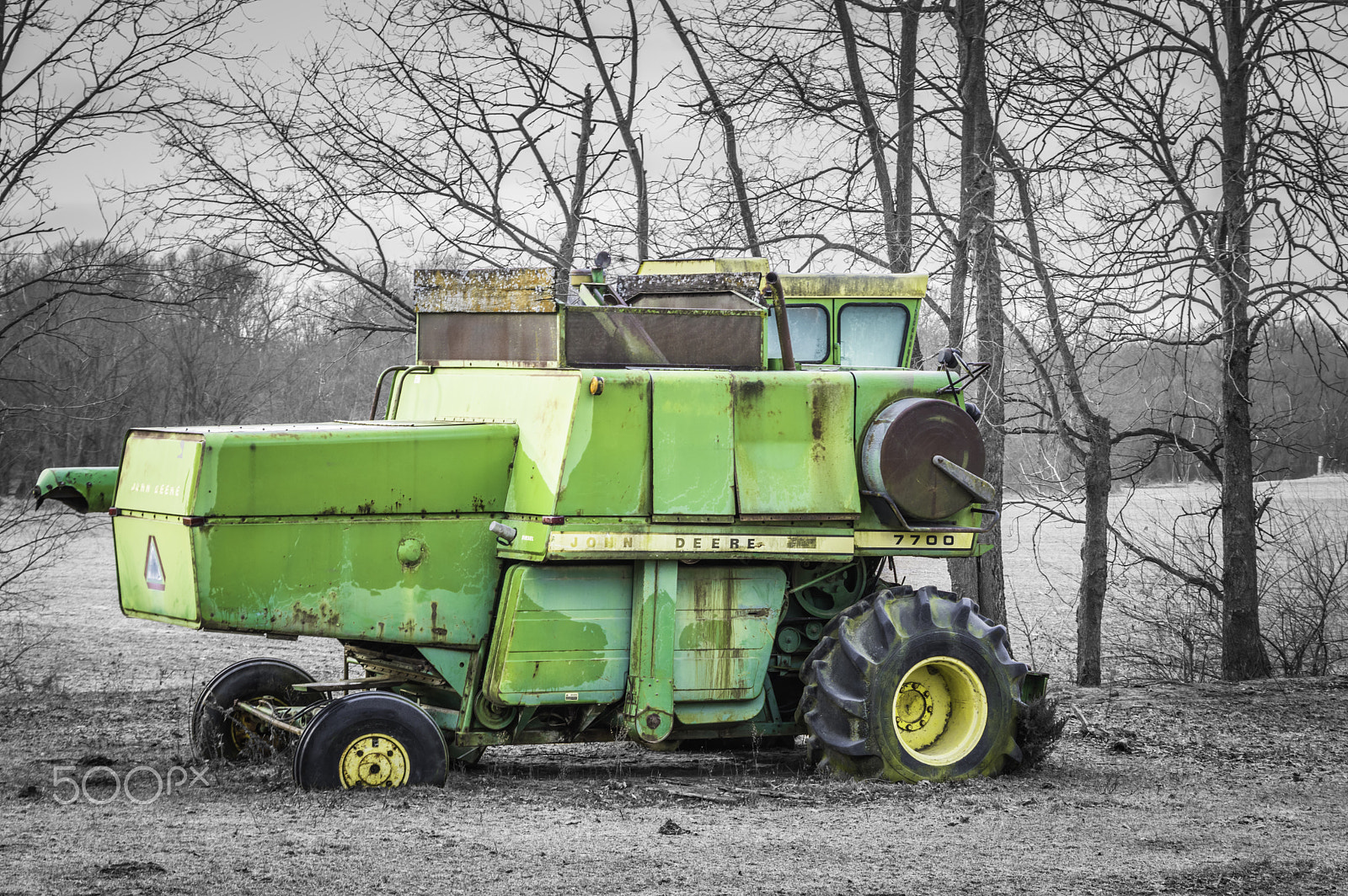 Pentax smc DA 55-300mm F4.0-5.8 ED sample photo. Retired harvester photography