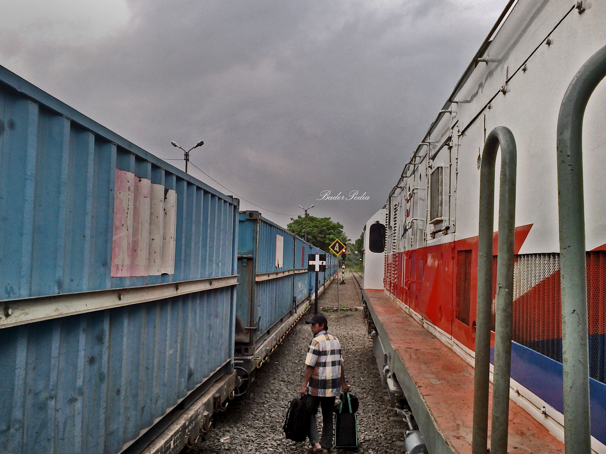 Nokia C5-03 sample photo. Indonesian railways #10 photography