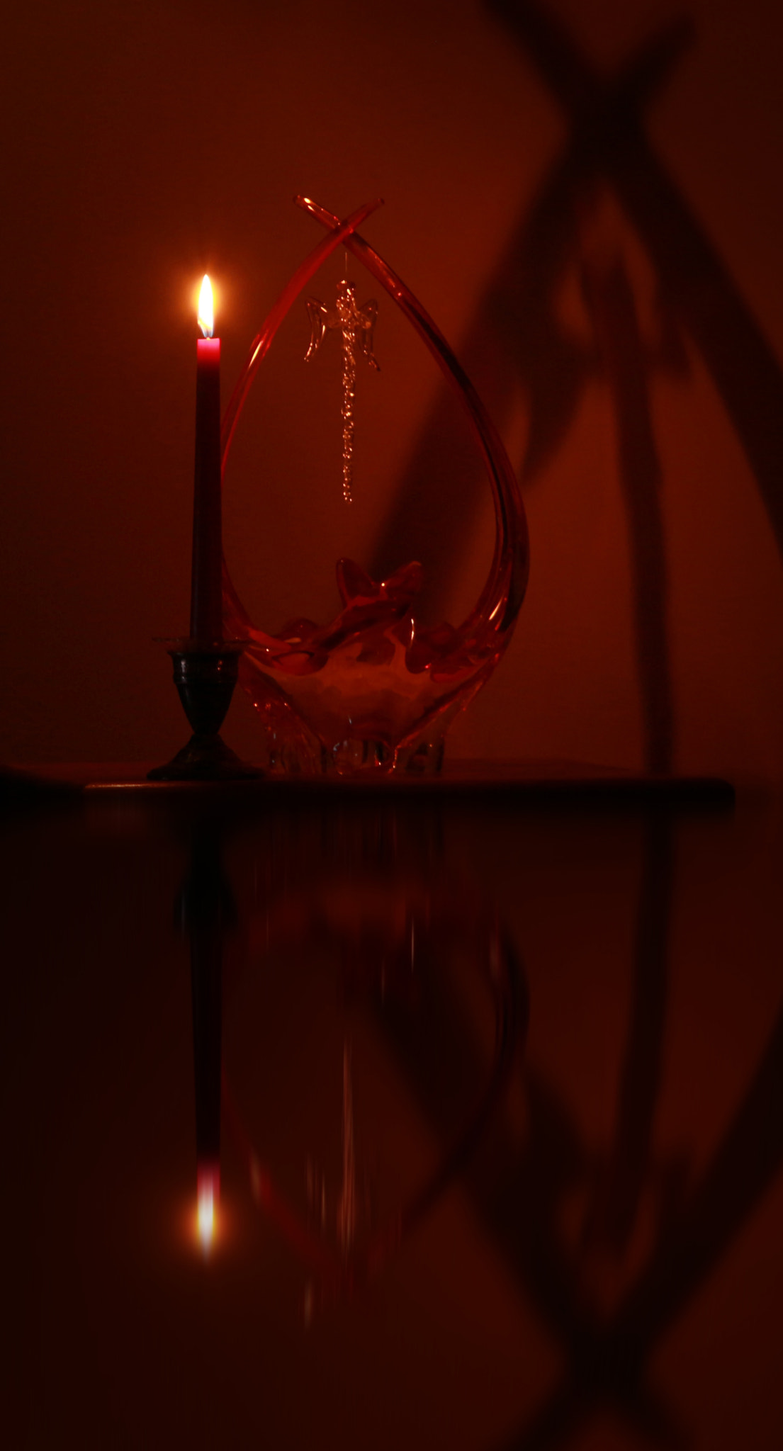 Canon EF-S 18-200mm F3.5-5.6 IS sample photo. Impression in red photography
