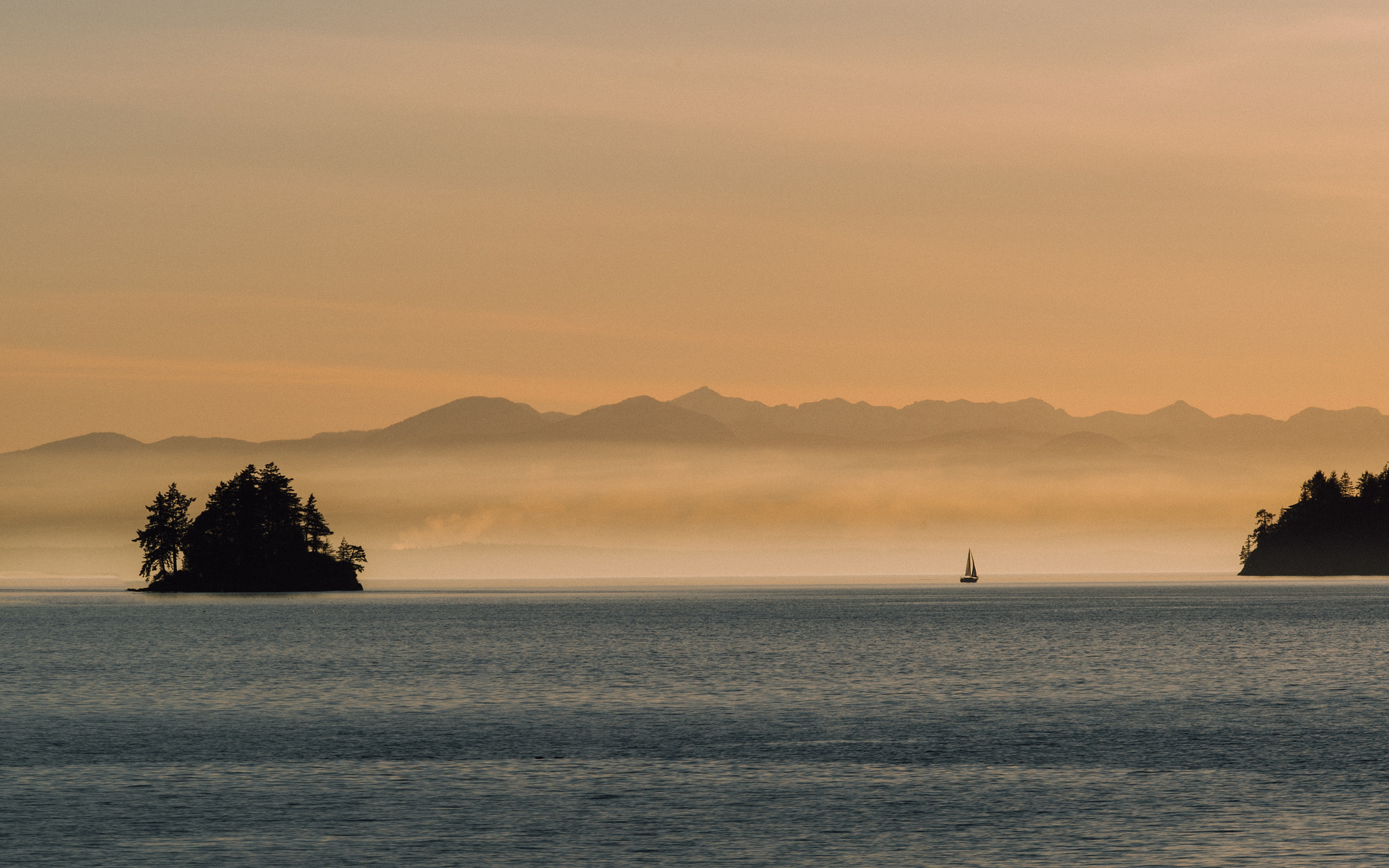 Pentax D FA* 70-200mm F2.8ED DC AW sample photo. Sailing colors and mountains photography