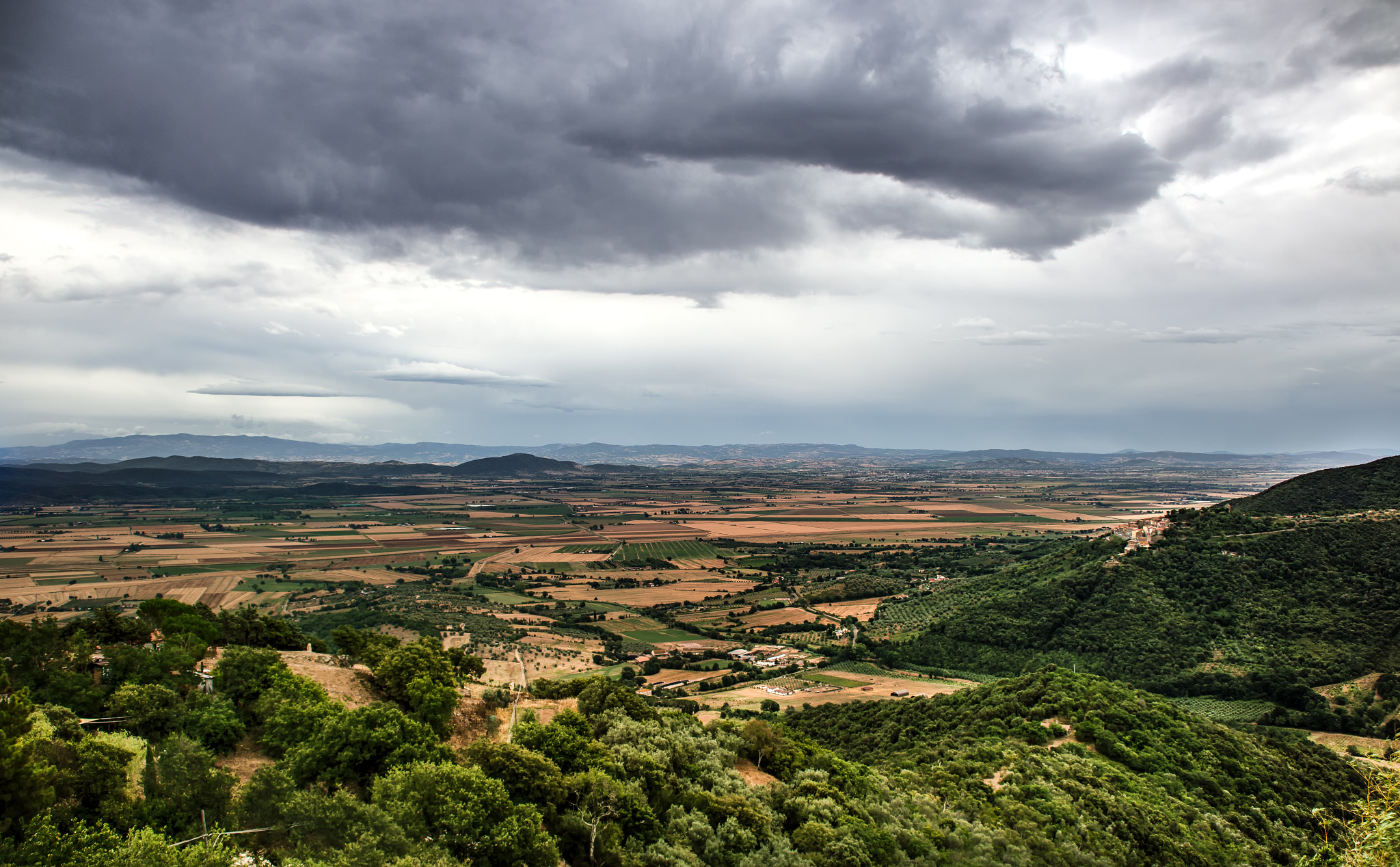 Canon EOS 6D + Canon EF 28-200mm F3.5-5.6 USM sample photo. Toscana hills photography