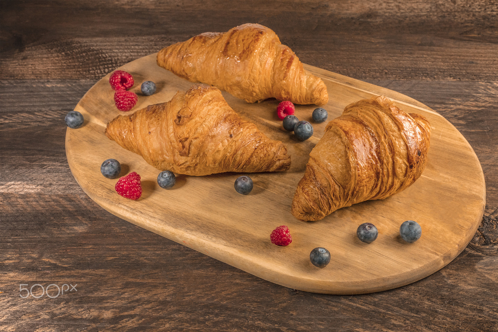 Canon EOS 5DS R sample photo. Crunchy french croissants with fresh raspberries and blueberries photography