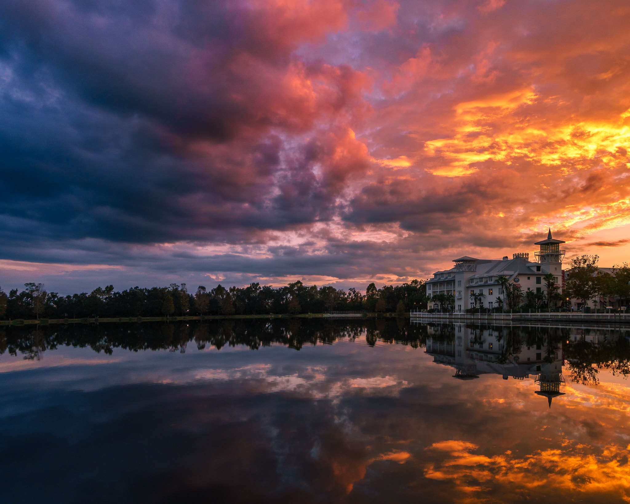 Sony a6300 + Sony E 10-18mm F4 OSS sample photo. Fire in the sky photography