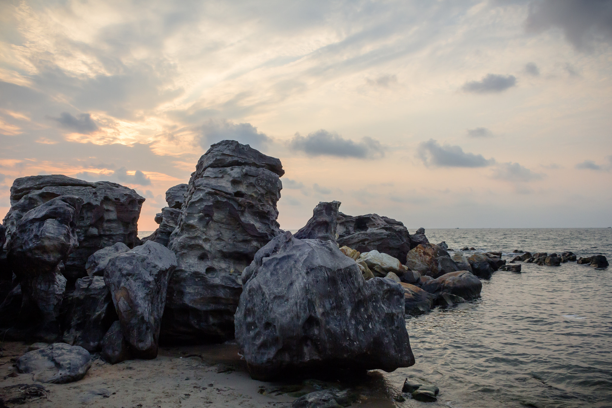 Canon EOS 60D + Canon EF-S 18-55mm F3.5-5.6 II sample photo. Phu quoc rocks photography