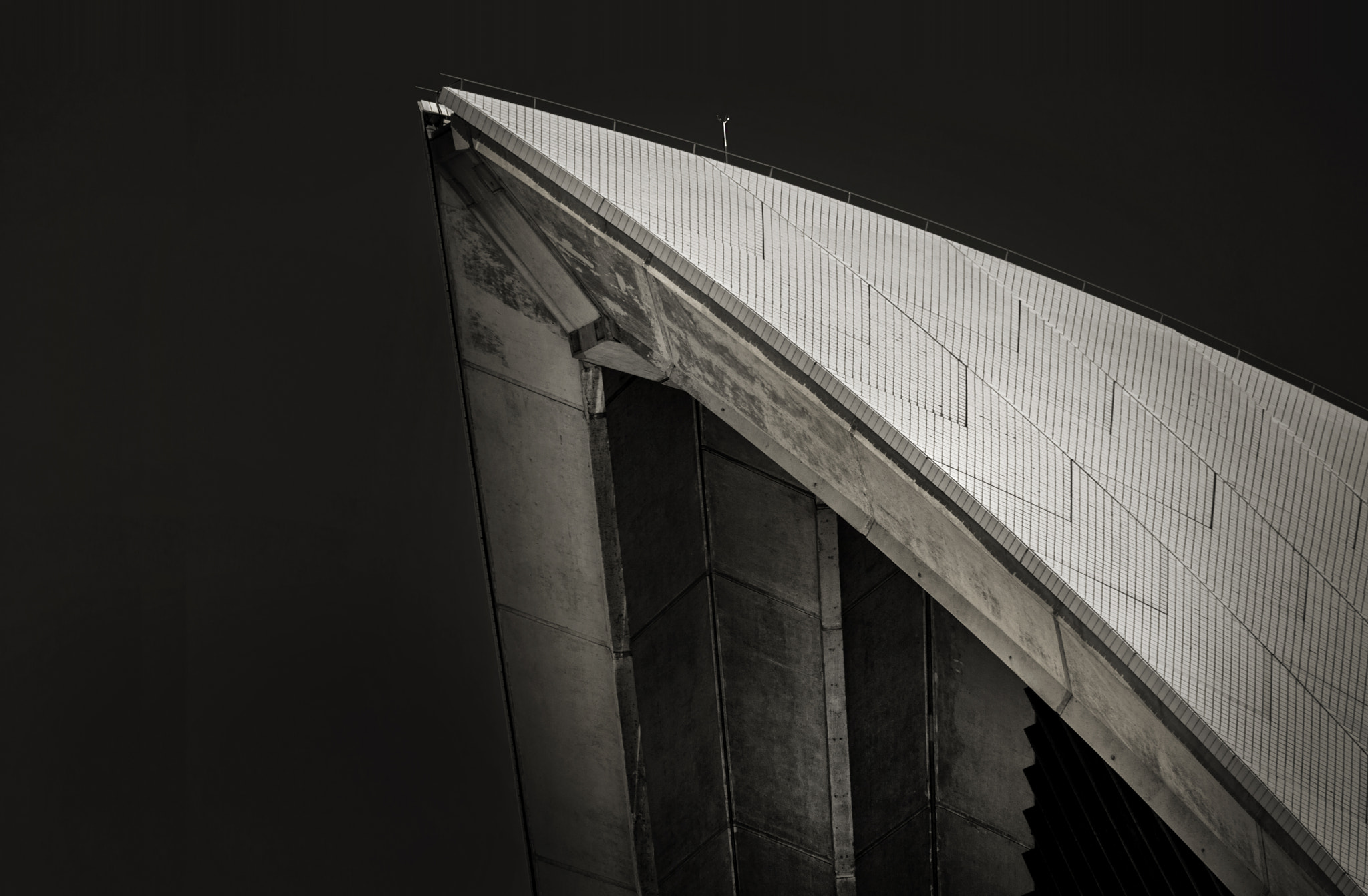 150-600mm F5-6.3 DG OS HSM | Contemporary 015 sample photo. Arch edge — minimal photography