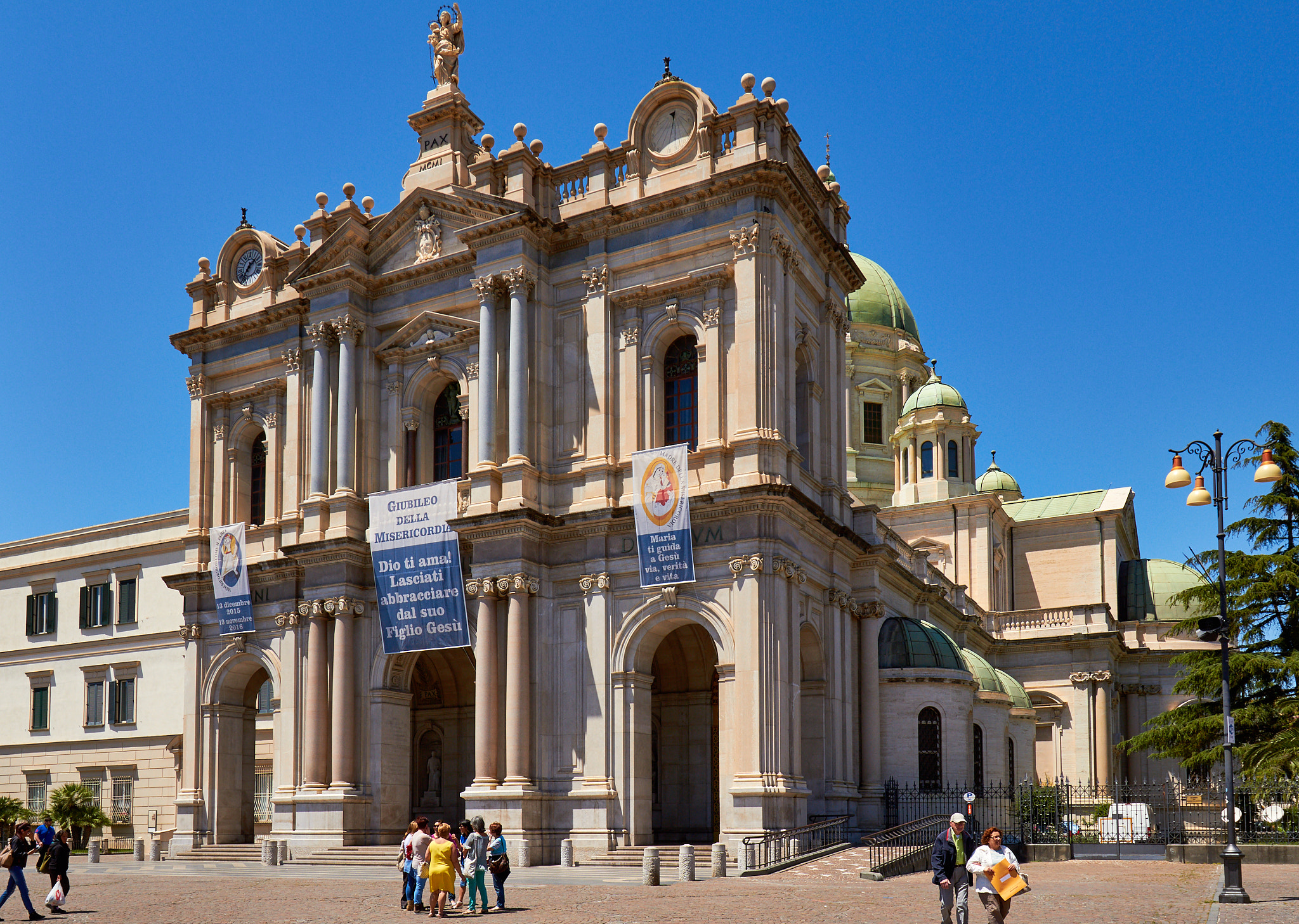Canon EF 16-35mm F4L IS USM sample photo. Shrine of the virgin of the rosary of pompei photography