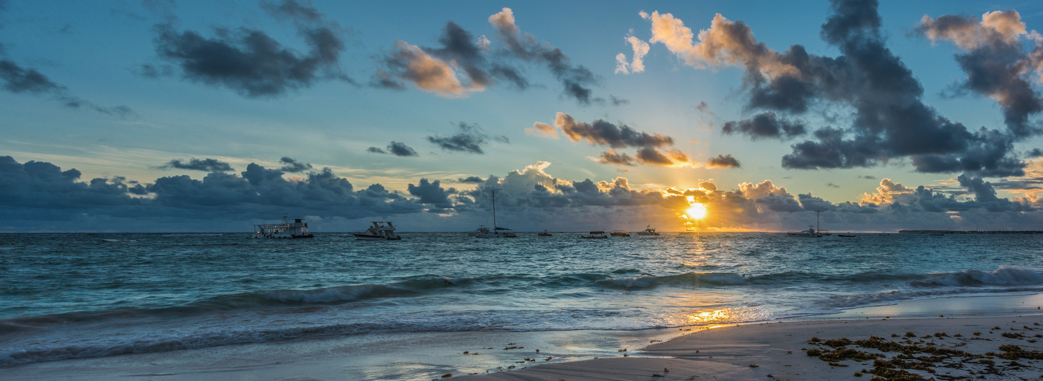 Nikon AF Nikkor 24-85mm F2.8-4D IF sample photo. Sunrise over the atlantic photography