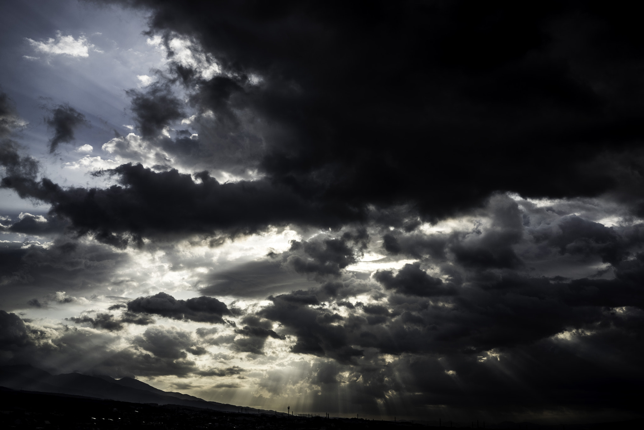 Sony a7S II + Sony Sonnar T* FE 35mm F2.8 ZA sample photo. Crepuscular rays photography