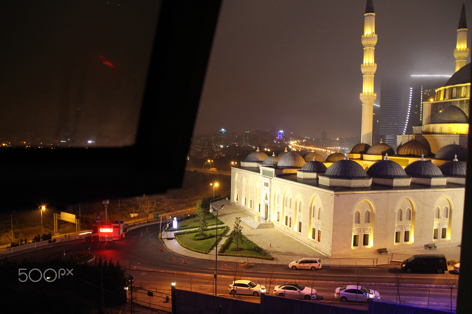 Canon EOS 700D (EOS Rebel T5i / EOS Kiss X7i) + Canon TS-E 90mm F2.8 Tilt-Shift sample photo. Mimar sinan cami photography