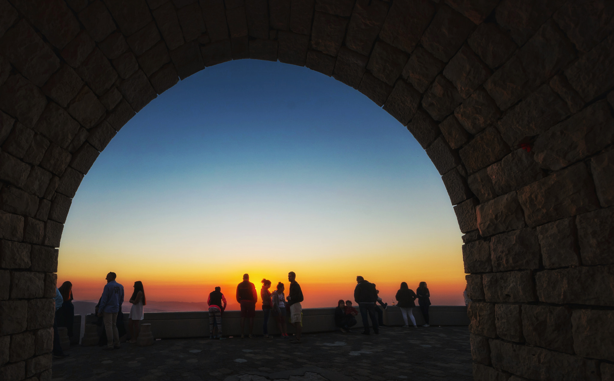 Sigma 8-16mm F4.5-5.6 DC HSM sample photo. Twilight crowds photography