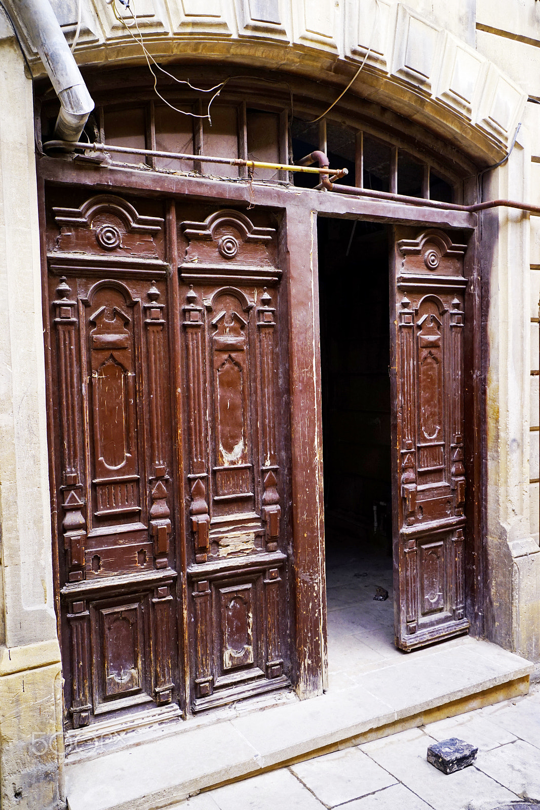 Sony a7 + Sony Vario Tessar T* FE 24-70mm F4 ZA OSS sample photo. Vintage decorative oriental turkish gate photography