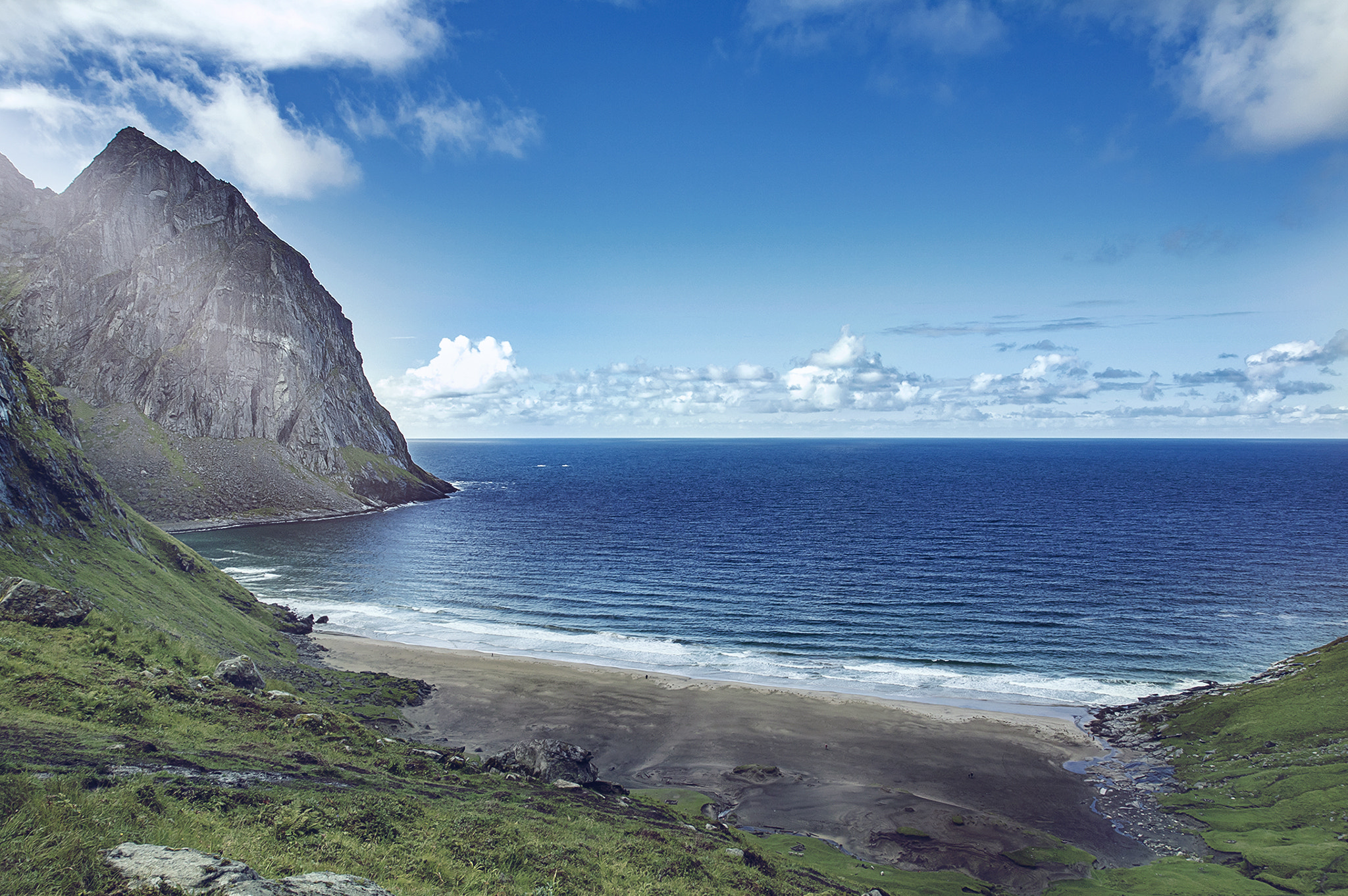 Canon EOS 760D (EOS Rebel T6s / EOS 8000D) sample photo. Kvalvika beach photography