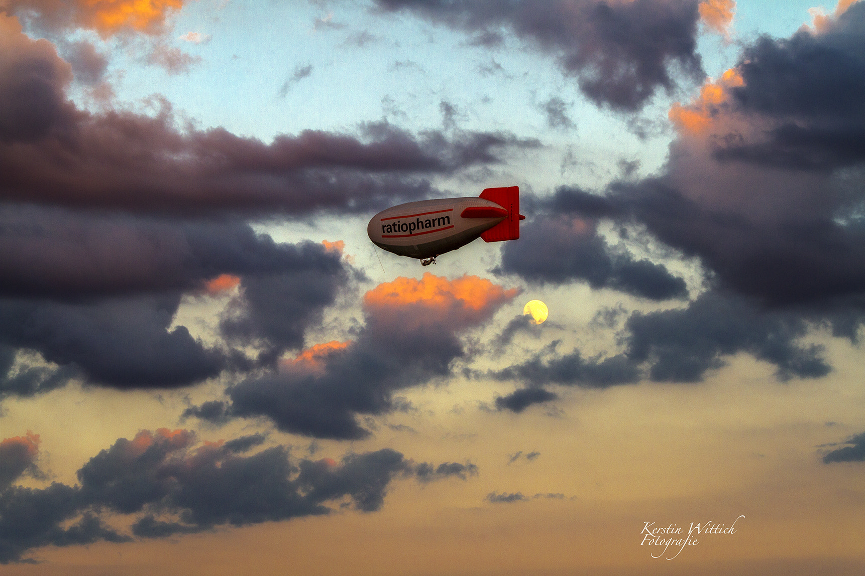 Sigma 70-200mm F2.8 EX DG OS HSM sample photo. Zeppelin photography