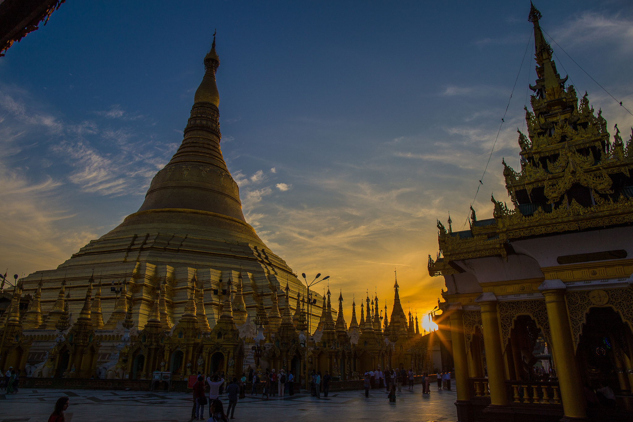 Canon EF 24mm F1.4L II USM sample photo. Golden hour at yangon photography