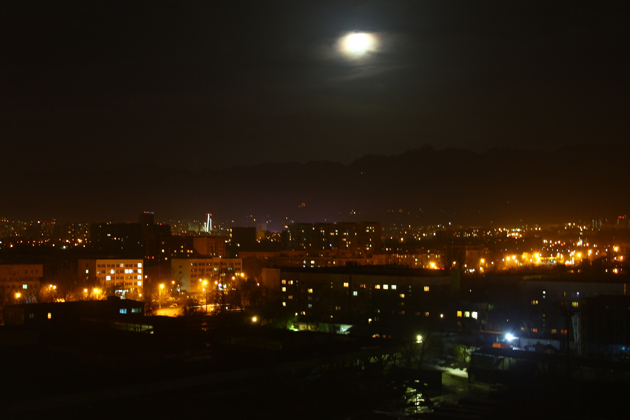 Canon EF 28-135mm F3.5-5.6 IS USM sample photo. Black city photography