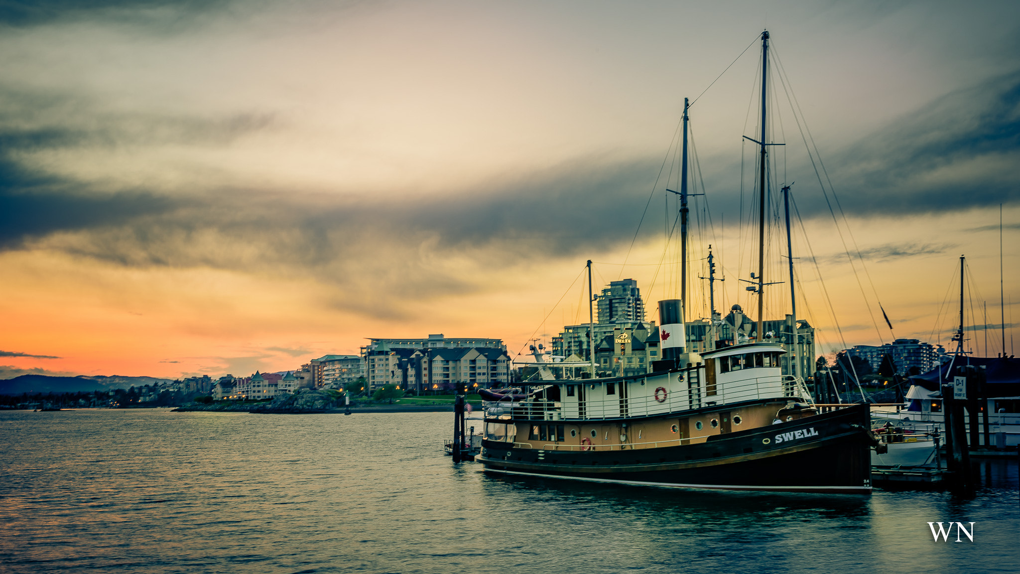 Nikon D810 + Nikon AF-S Nikkor 35mm F1.4G sample photo. Victoria downtown harbour b.c. photography