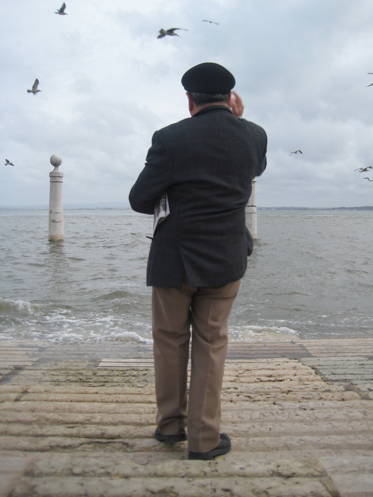 Canon DIGITAL IXUS 70 sample photo. The man who gave the food to the seagulls photography