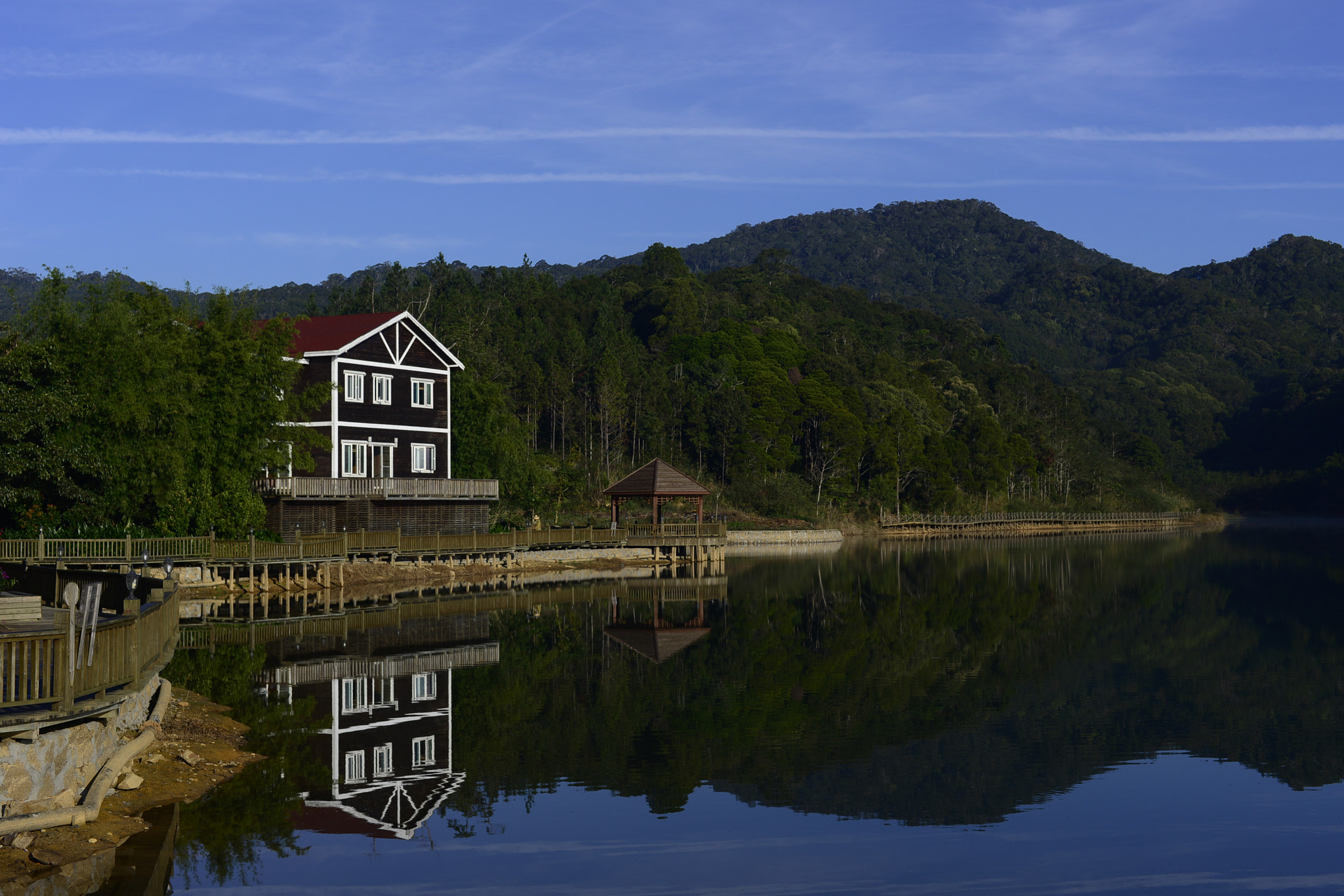 Nikon D800E + Nikon AF Nikkor 50mm F1.4D sample photo. The cabin of peace宁静的小木屋 photography