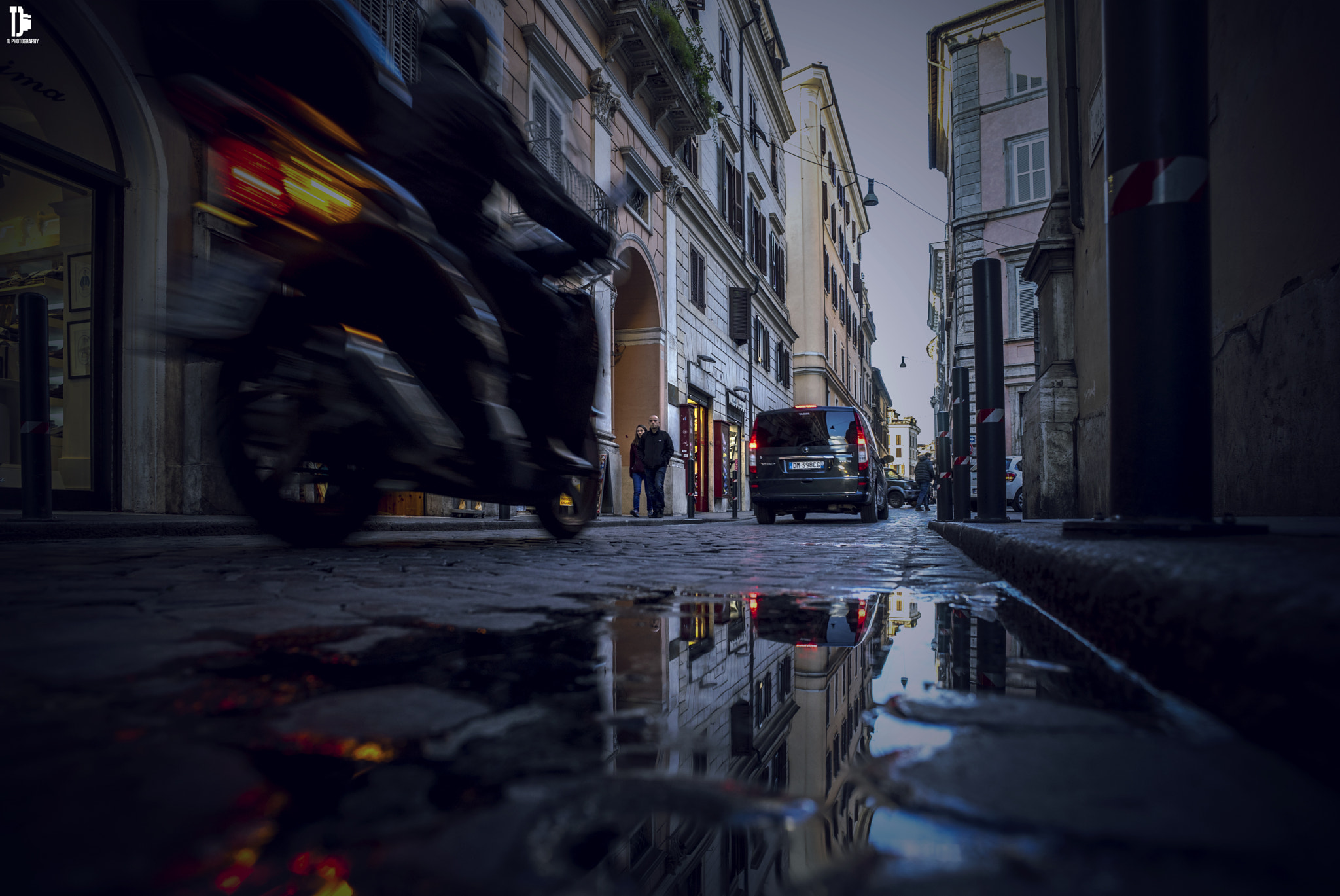 Sony a7 + Sony 20mm F2.8 sample photo. Vespa in rome photography