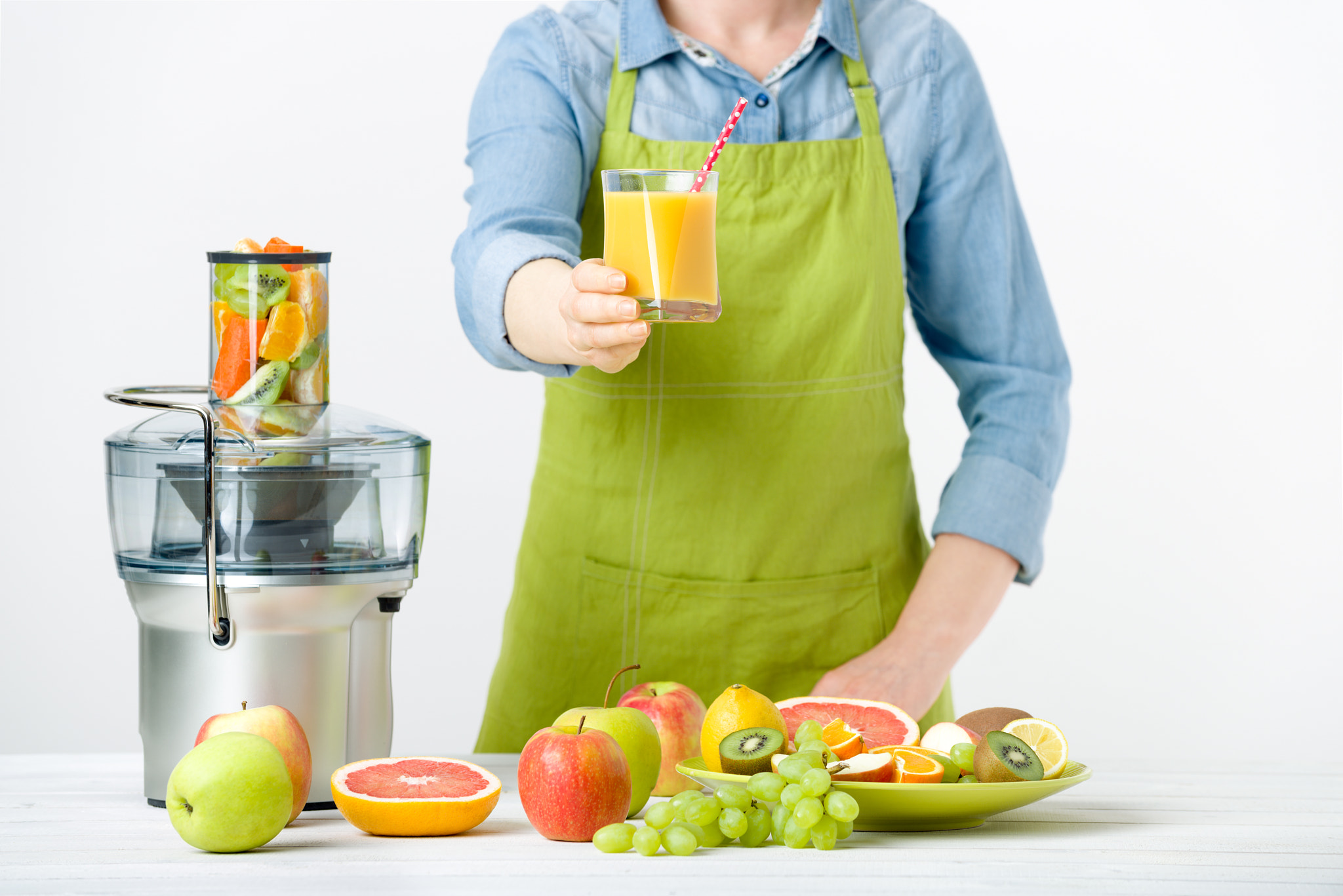 Nikon D810 sample photo. Anonymous woman wearing an apron, offering glass of freshly pressed juice, healthy lifestyle... photography