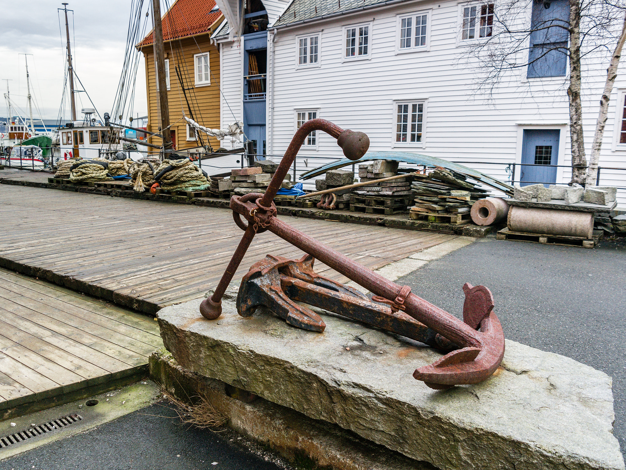 Samsung NX30 + Samsung NX 18-55mm F3.5-5.6 OIS sample photo. "norwegian fisheries museum - the entrance" photography