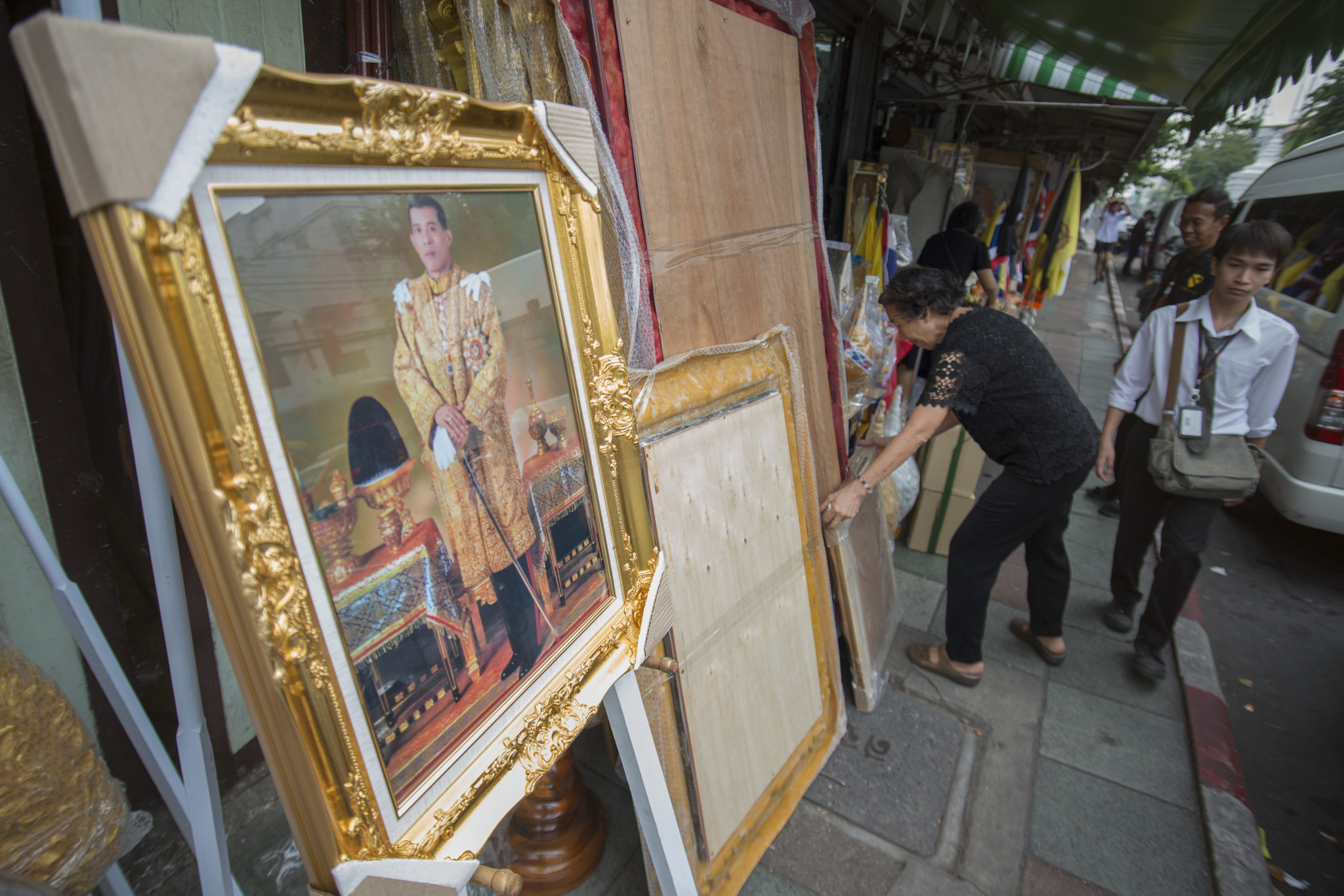 Nikon D800 + Sigma 17-35mm F2.8-4 EX DG  Aspherical HSM sample photo. Thailand bangkok king vajiralongkorn photography