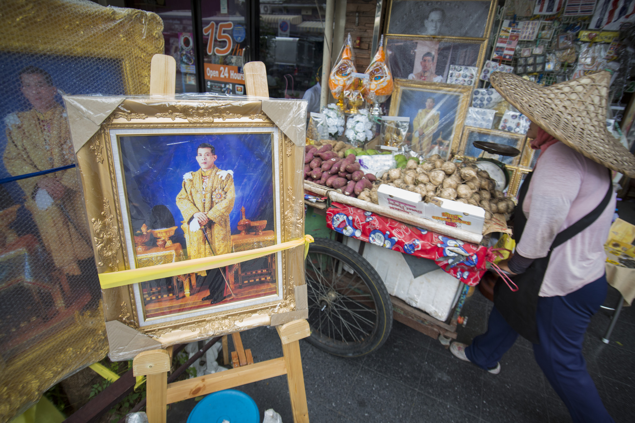 Sigma 17-35mm F2.8-4 EX DG  Aspherical HSM sample photo. Thailand bangkok king vajiralongkorn photography