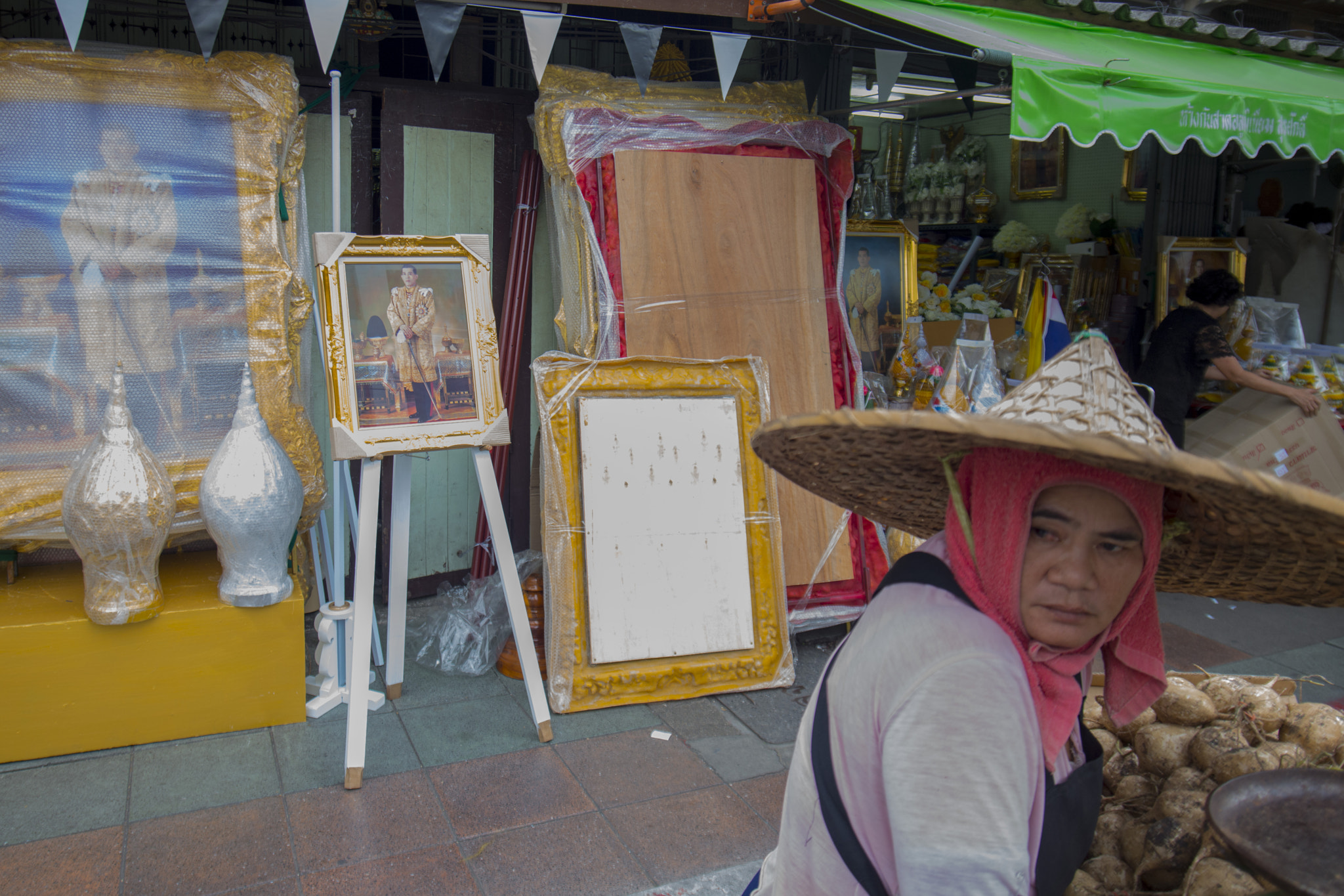 Nikon D800 + Sigma 17-35mm F2.8-4 EX DG  Aspherical HSM sample photo. Thailand bangkok king vajiralongkorn photography